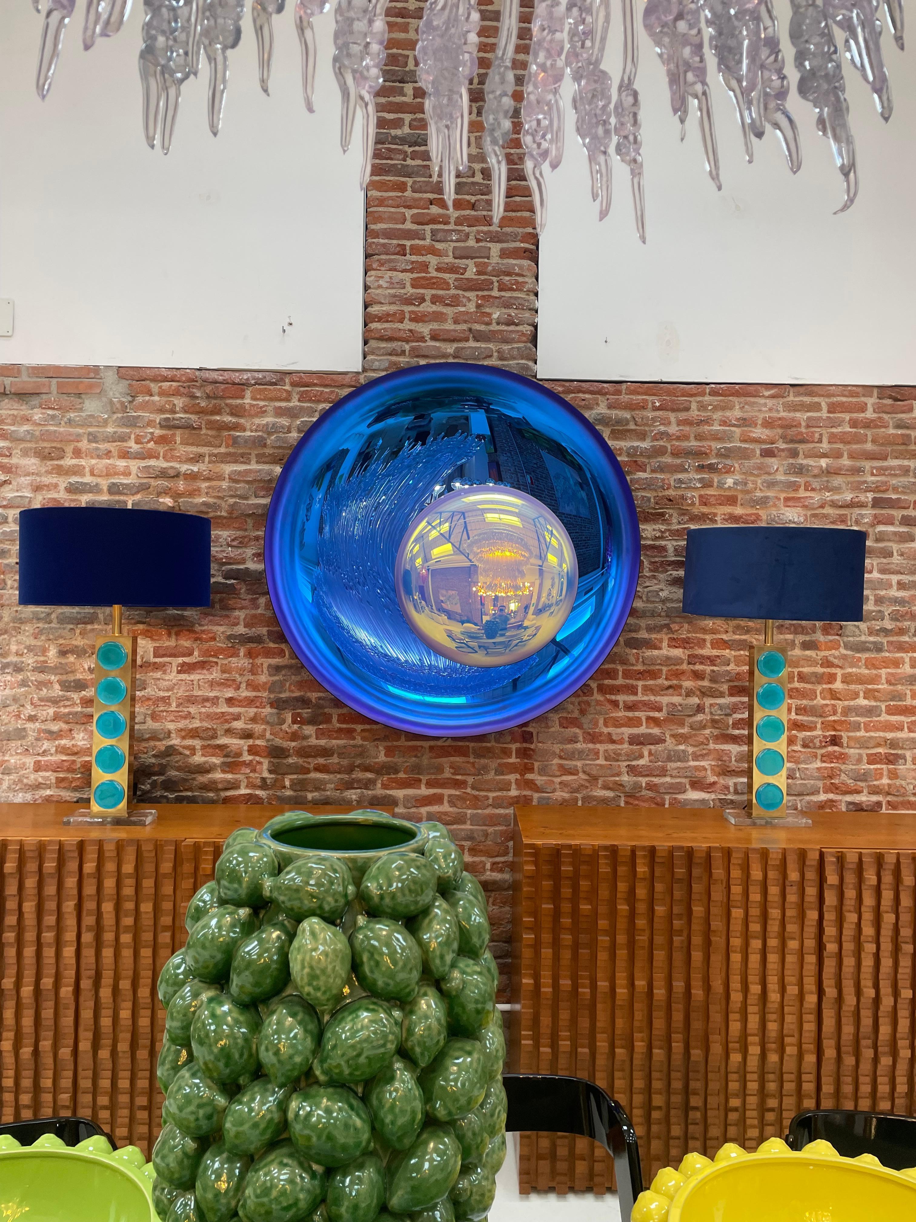 Miroir concave français sculpté avec verre convexe bleu-violet en vente 1