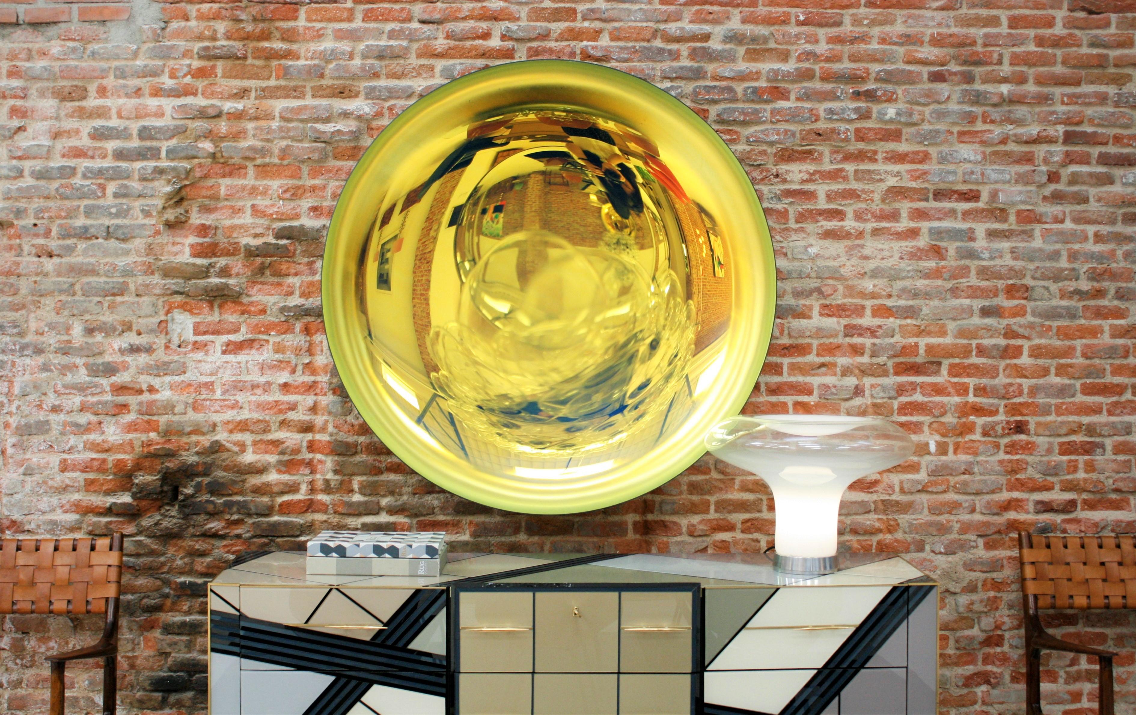 Miroir français sculptural concave en verre jaune en vente 2