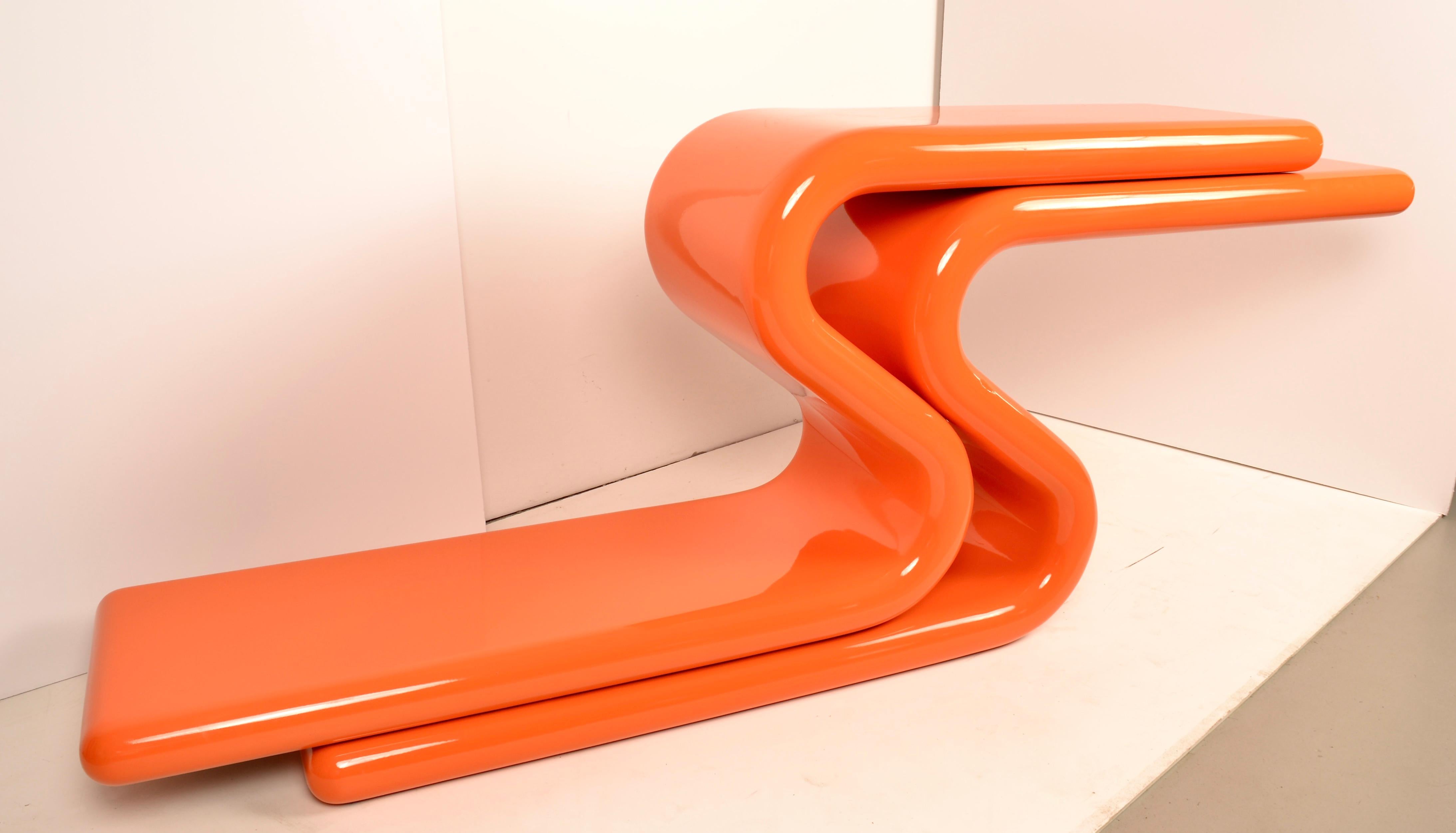 Américain The Moderns Console Table sculpturale en laque orange 