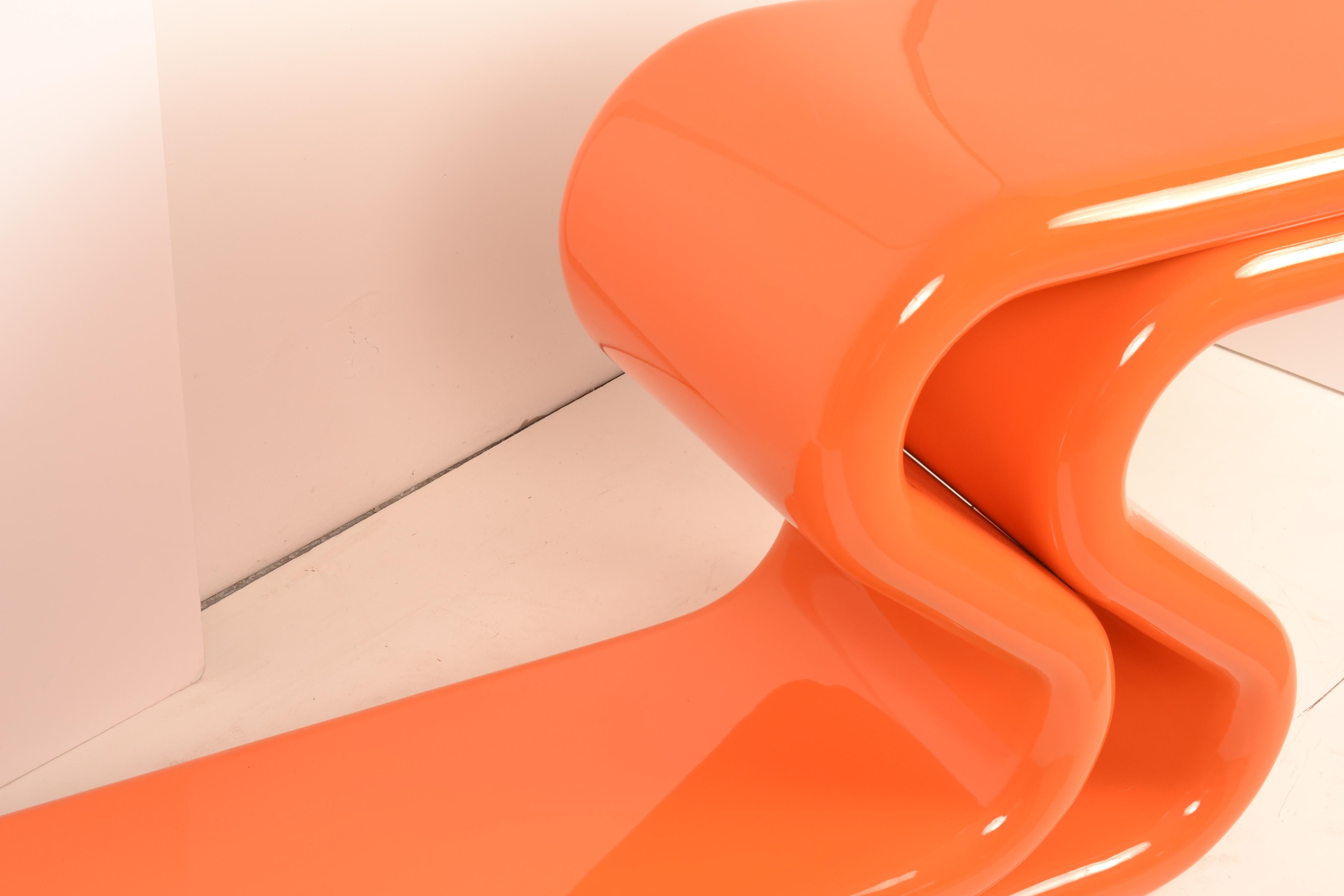 Laqué The Moderns Console Table sculpturale en laque orange 