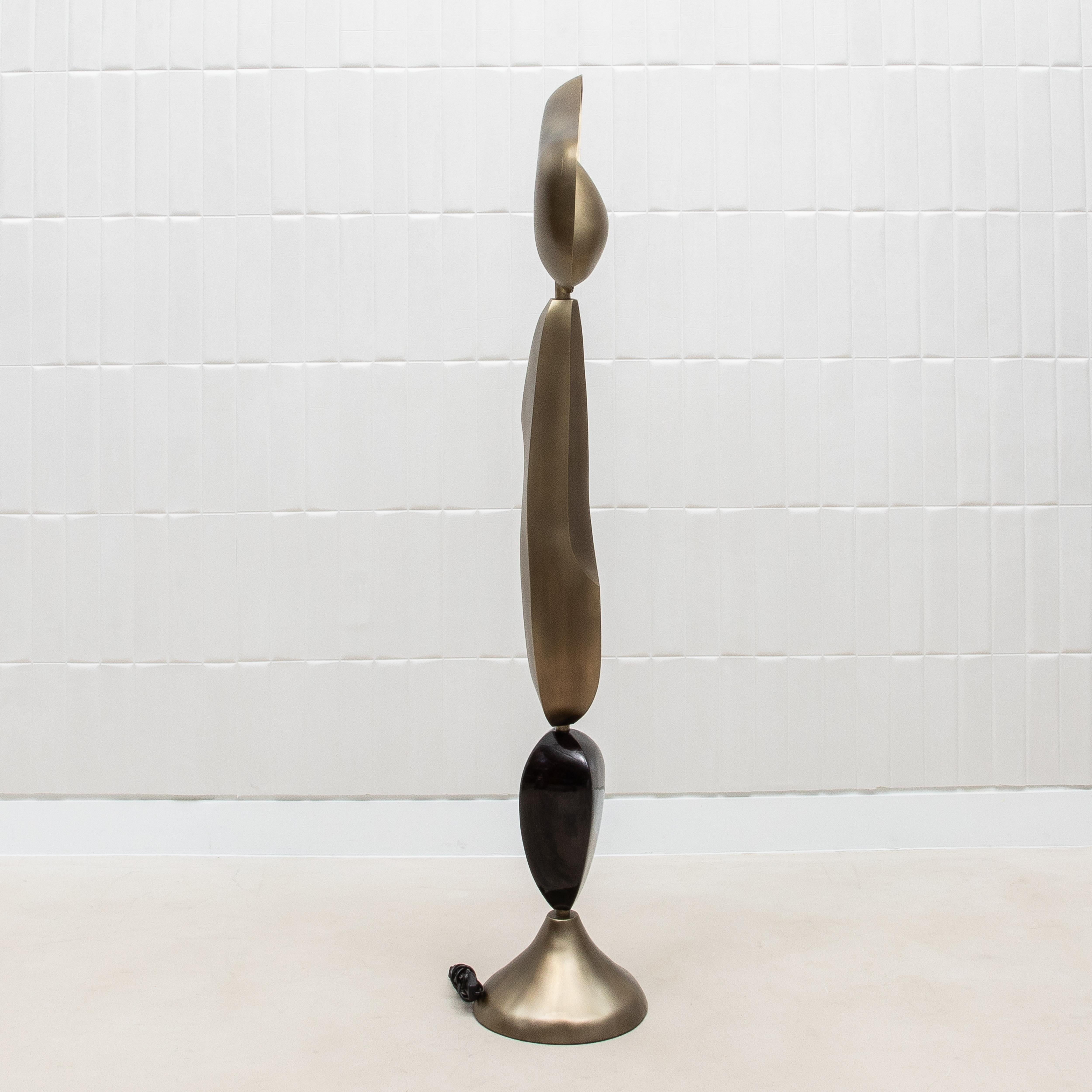 Modern Sculptural Floor Lamp in Patina Brass with Black Shell by KIFU Paris In New Condition In West Hollywood, CA