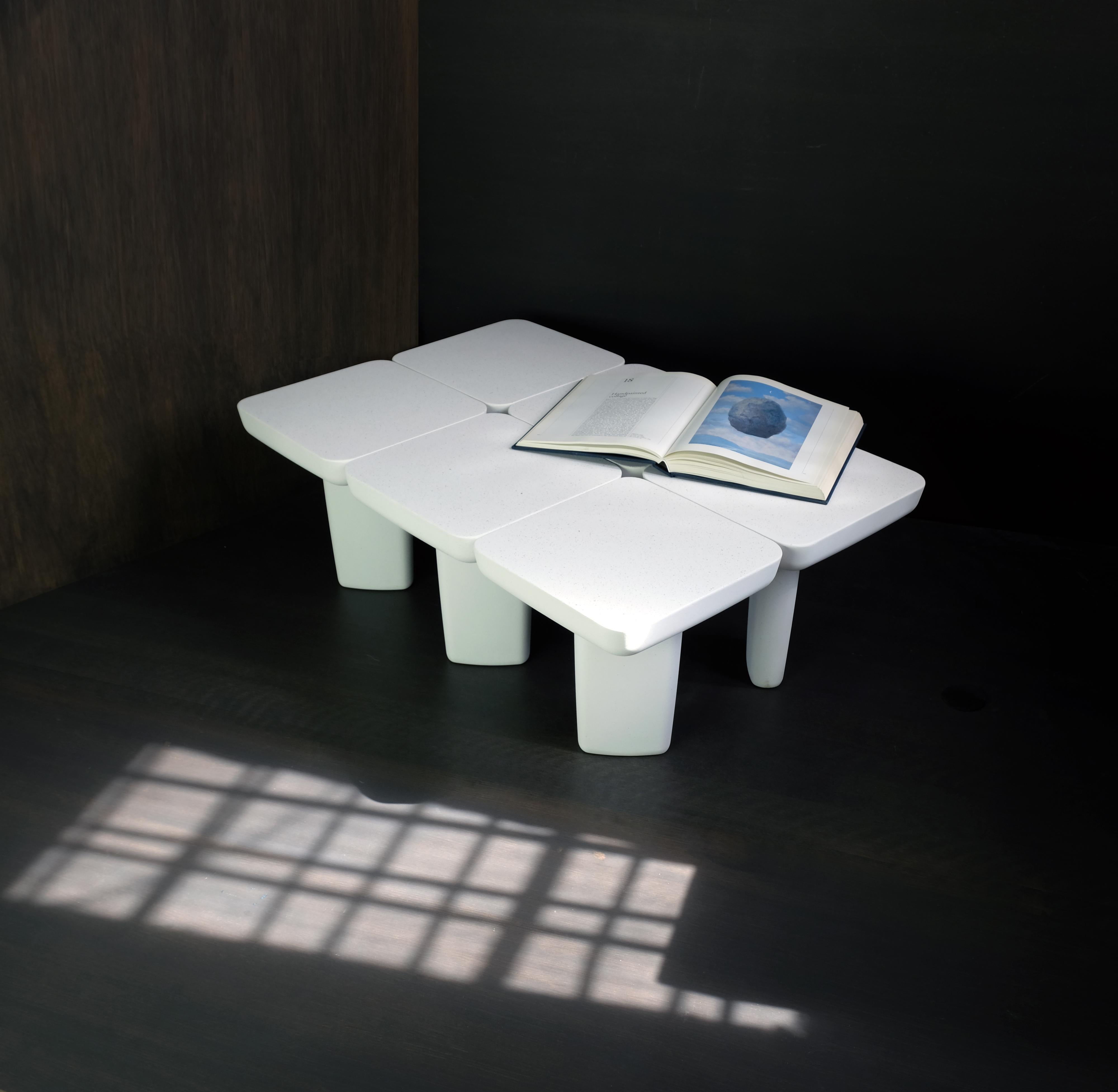 La MESA HOJA forma parte de nuestra colección de objetos monomateriales. Esta mesa baja sencilla y minimalista es a la vez humilde y atrevida, con un elegante sentido de la proporción y el equilibrio. 

Diseño: Alentes Atelier 
Material: Piedra