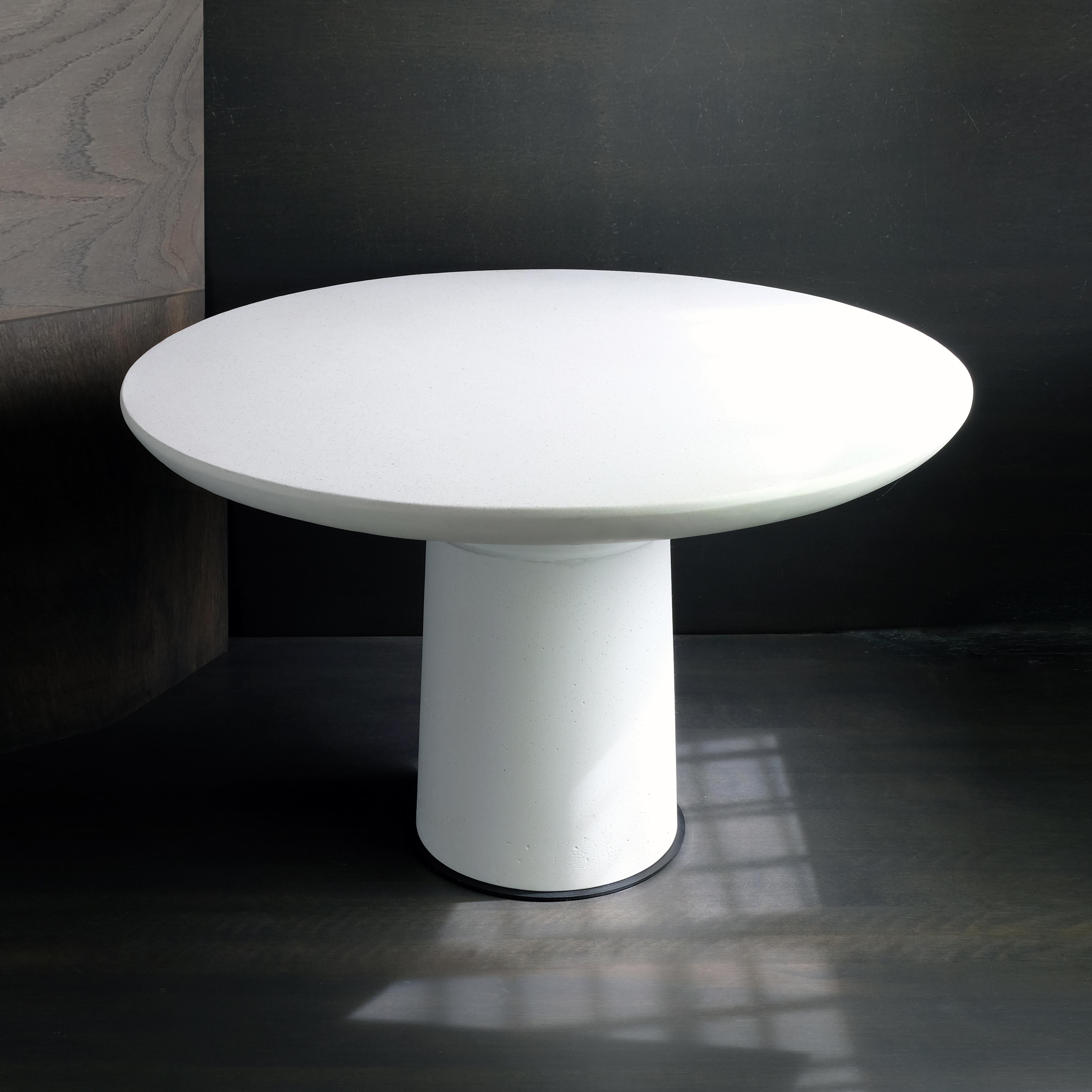 Minimaliste Table de petit déjeuner/de salle à manger sculpturale moderne et organique 