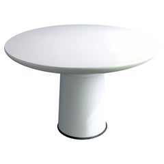 Table de salle à manger Poise, personnalisable moderne en pierre moulée organique blanche d'Alentes