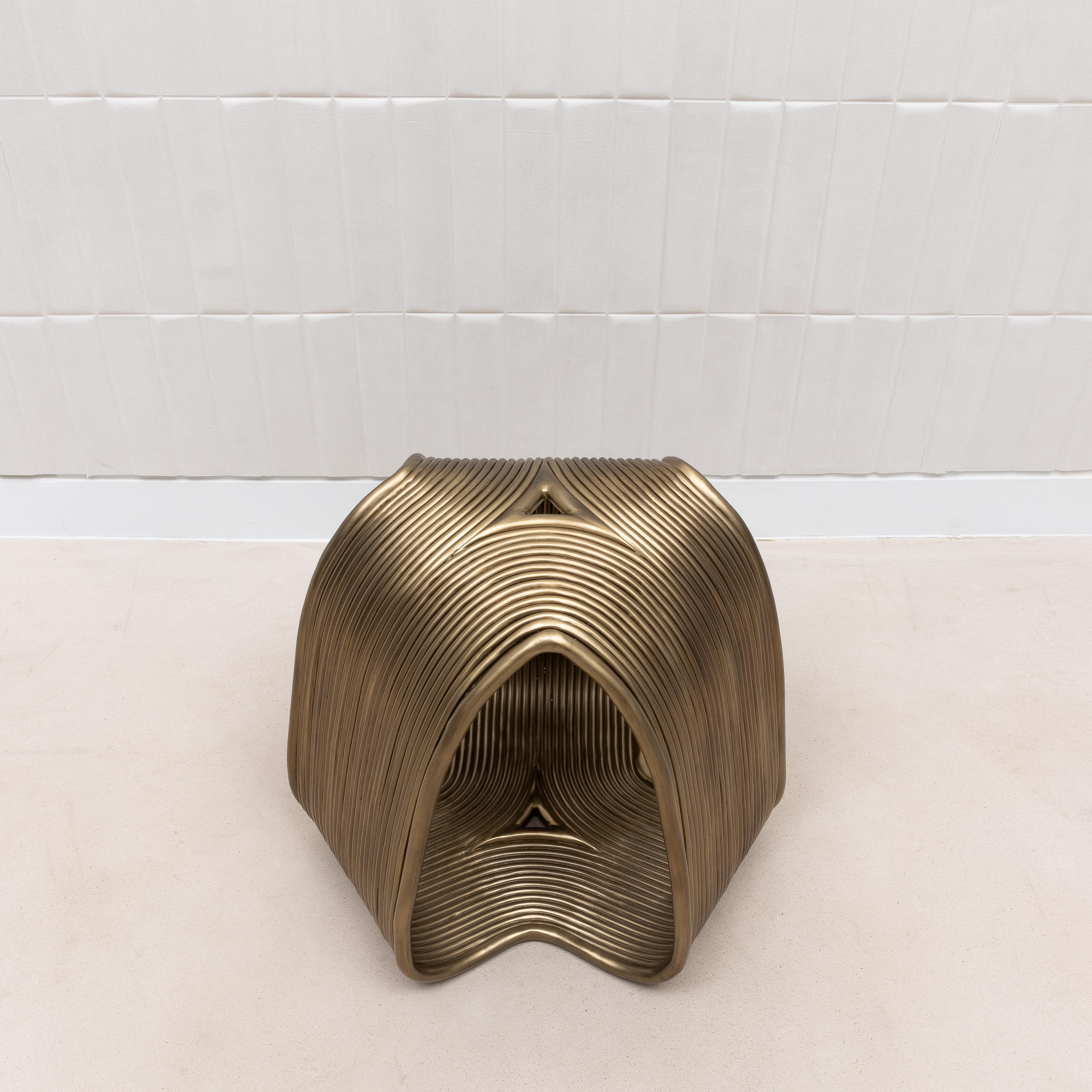 Art Déco Sgabello moderno scultoreo in ottone patinato bronzo di R&Y Augousti in vendita