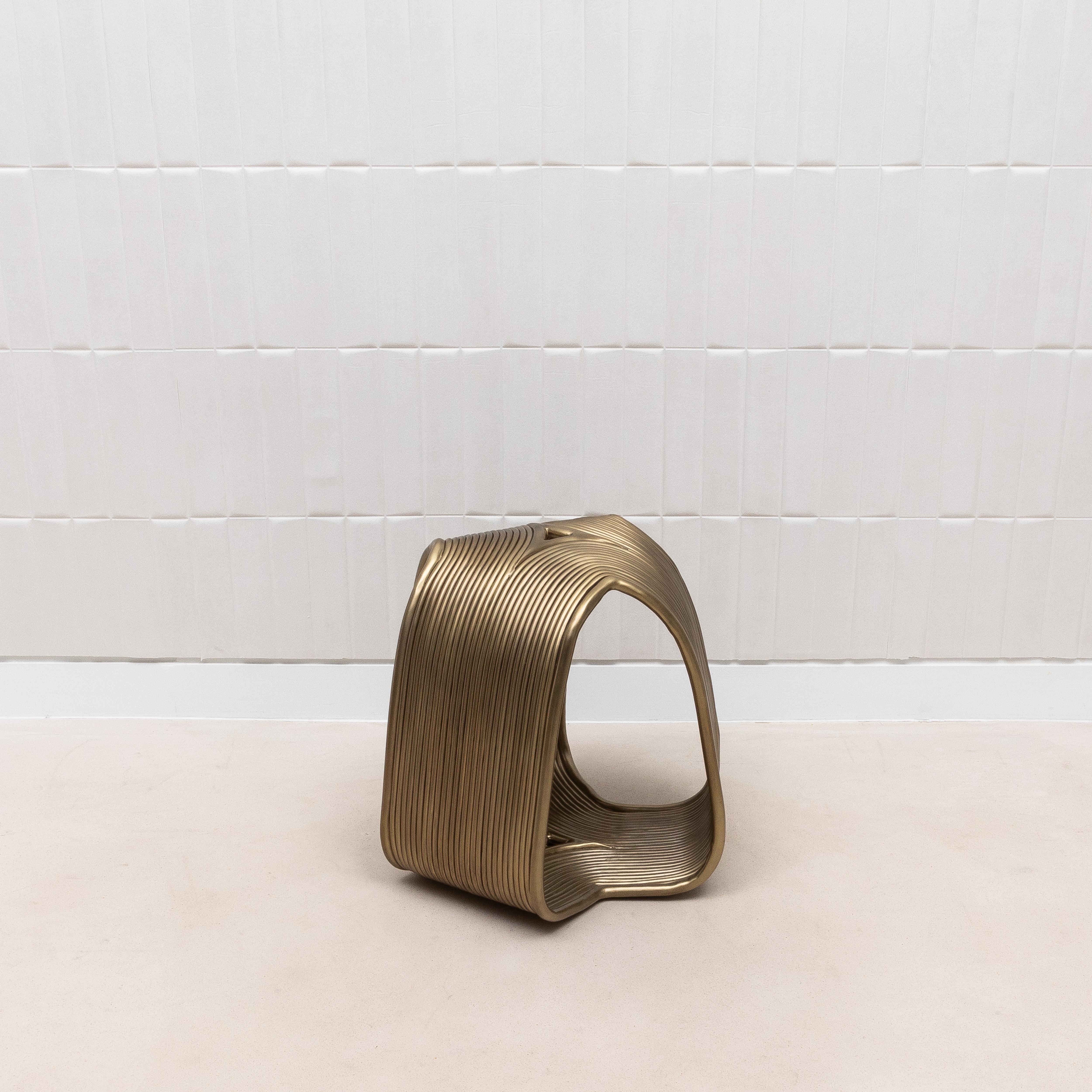 Sgabello moderno scultoreo in ottone patinato bronzo di R&Y Augousti in vendita 1