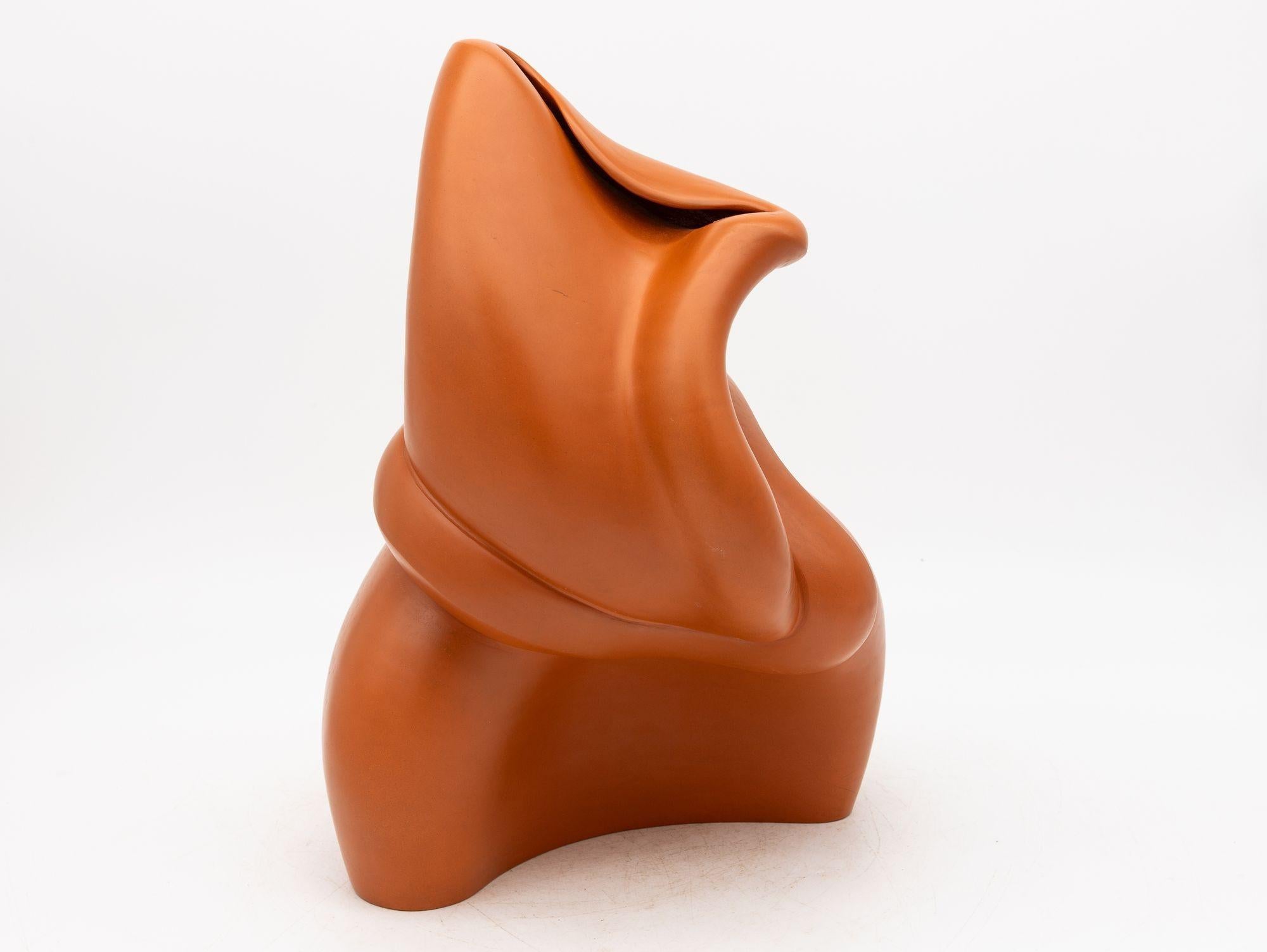 Vaso moderno scultoreo in terracotta, Inghilterra, anni '80 in vendita 4