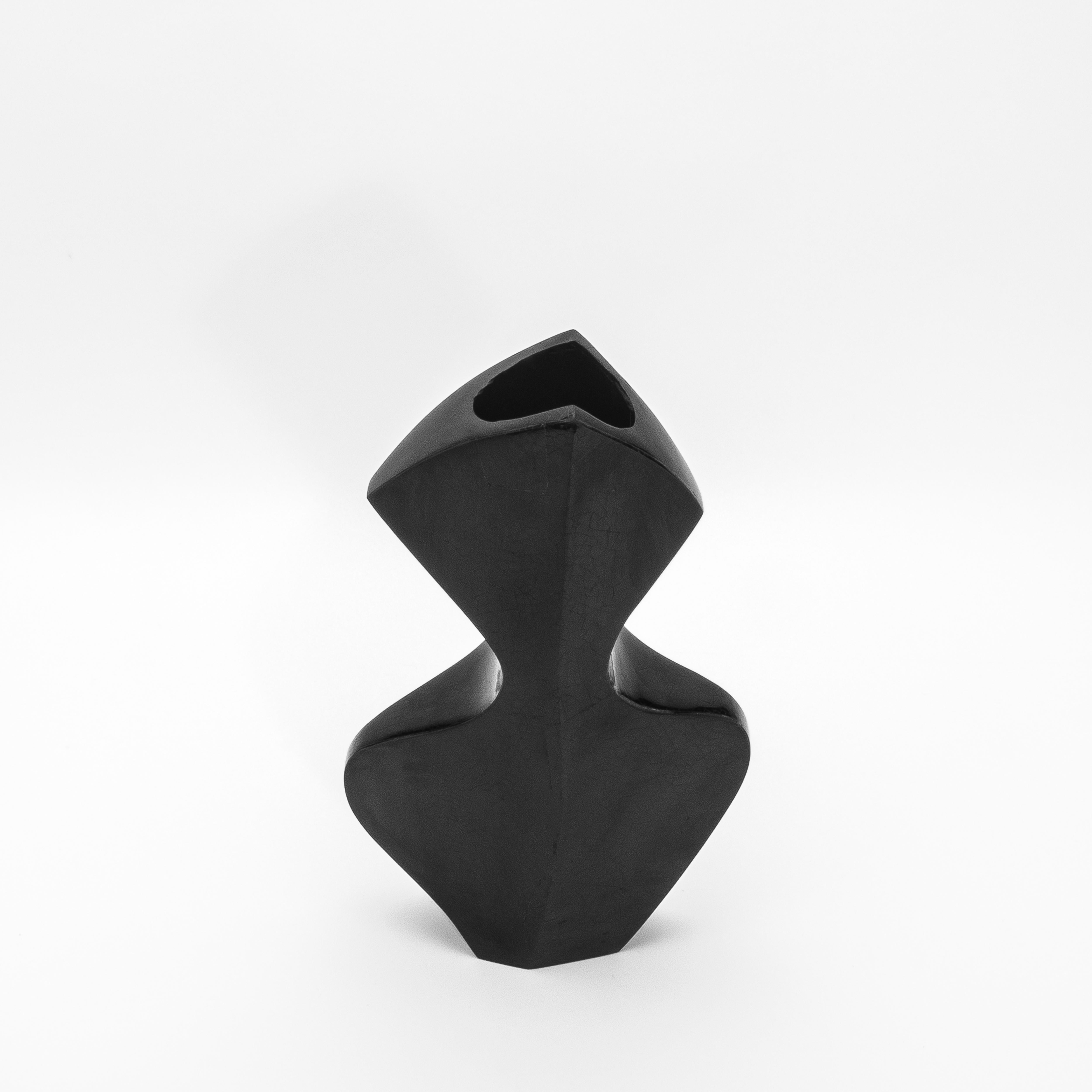 Vaso scultoreo moderno Black Shell di R&Y Augousti In condizioni Nuovo in vendita a West Hollywood, CA