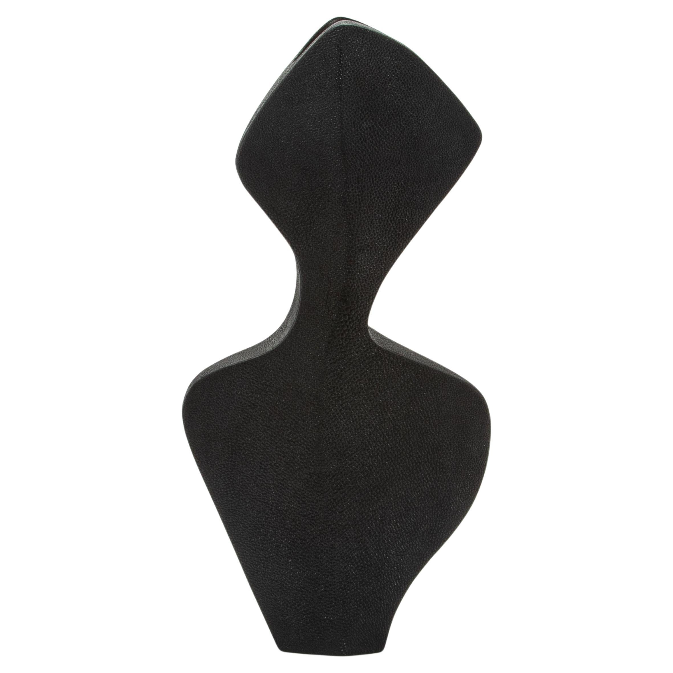 Vaso scultoreo moderno in zigrino nero di R&Y Augousti