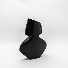 Vaso moderno scultoreo in conchiglia nera di R&Y Augousti