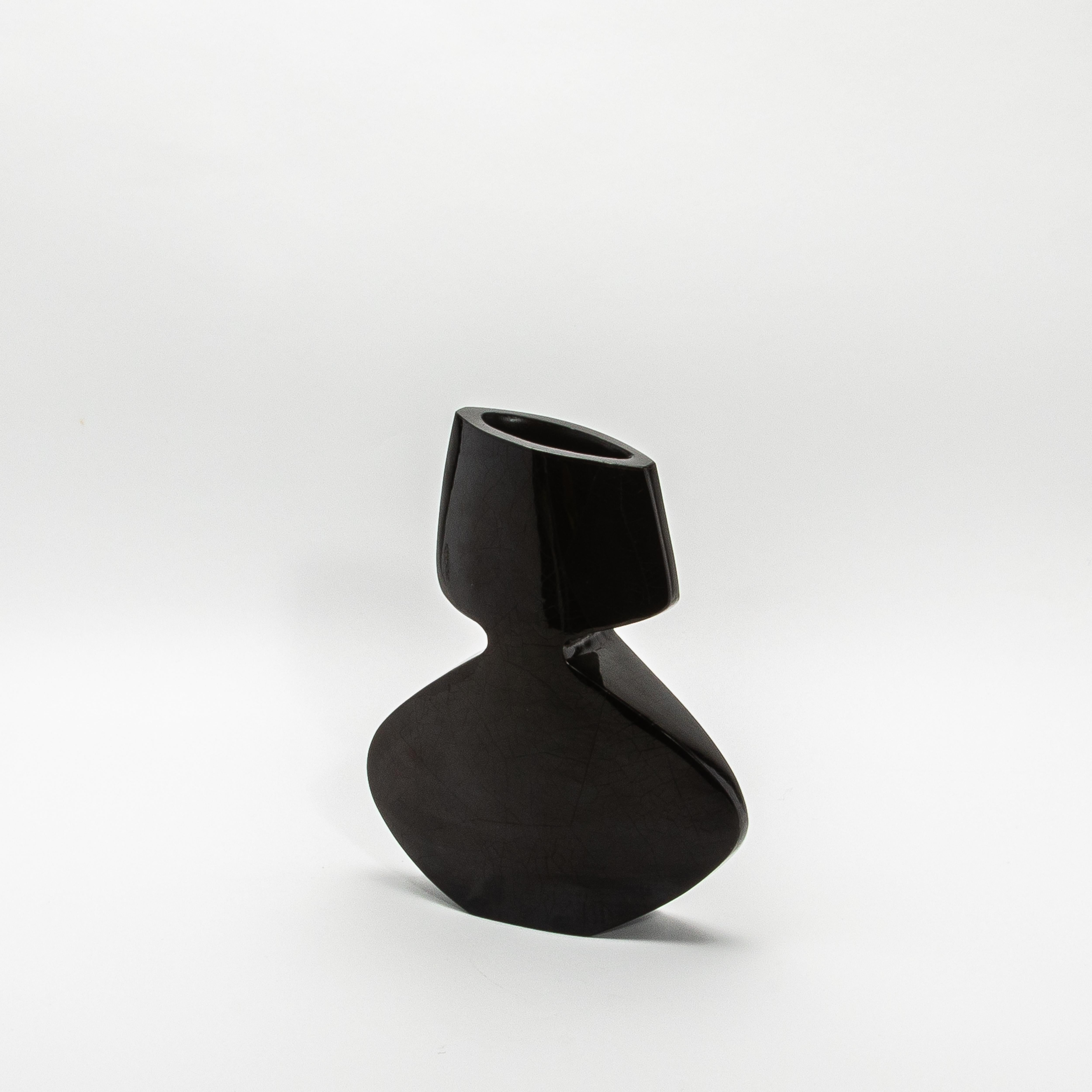 Filippino Vaso moderno scultoreo in conchiglia nera di R&Y Augousti in vendita