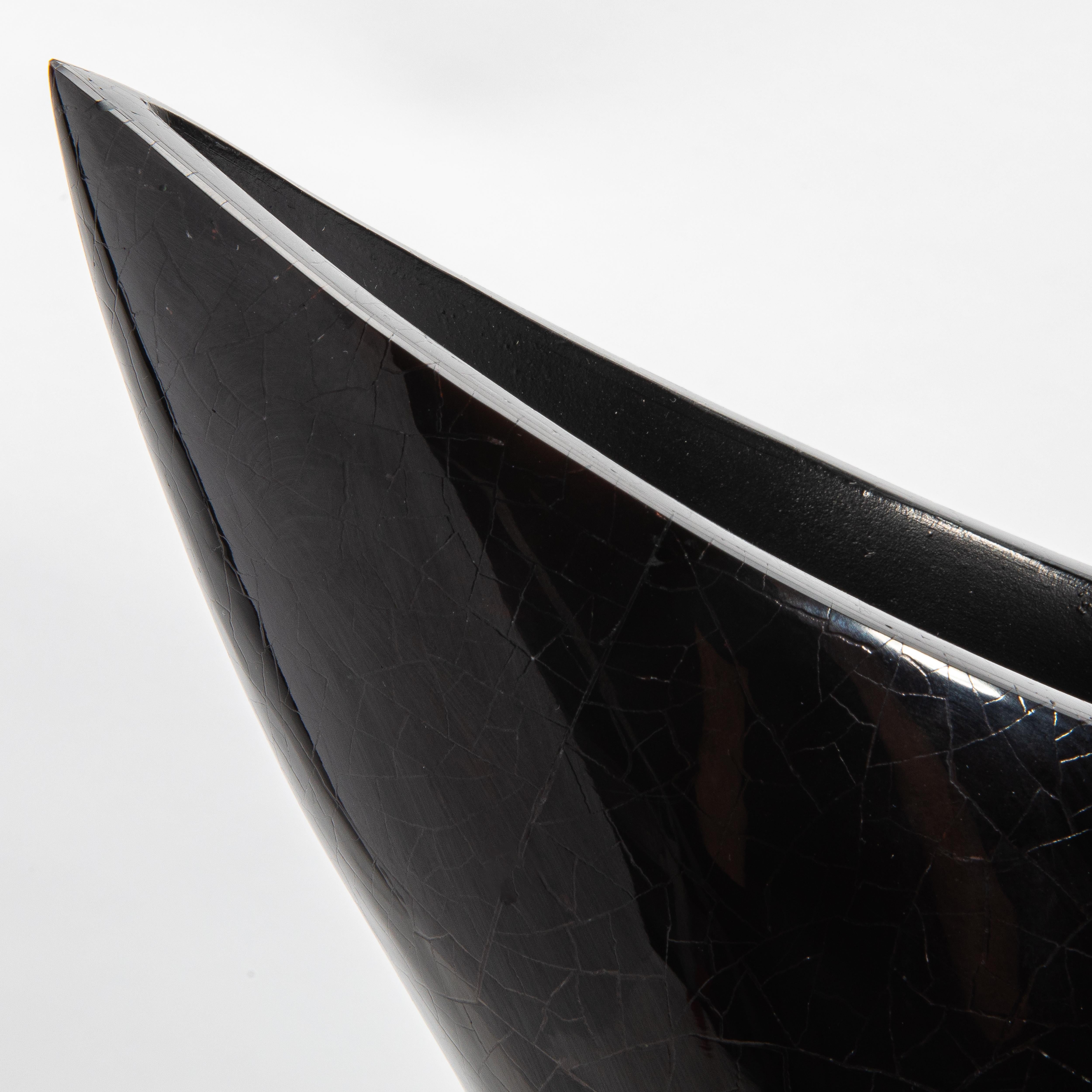 Vaso moderno scultoreo in conchiglia nera di R&Y Augousti In condizioni Nuovo in vendita a West Hollywood, CA