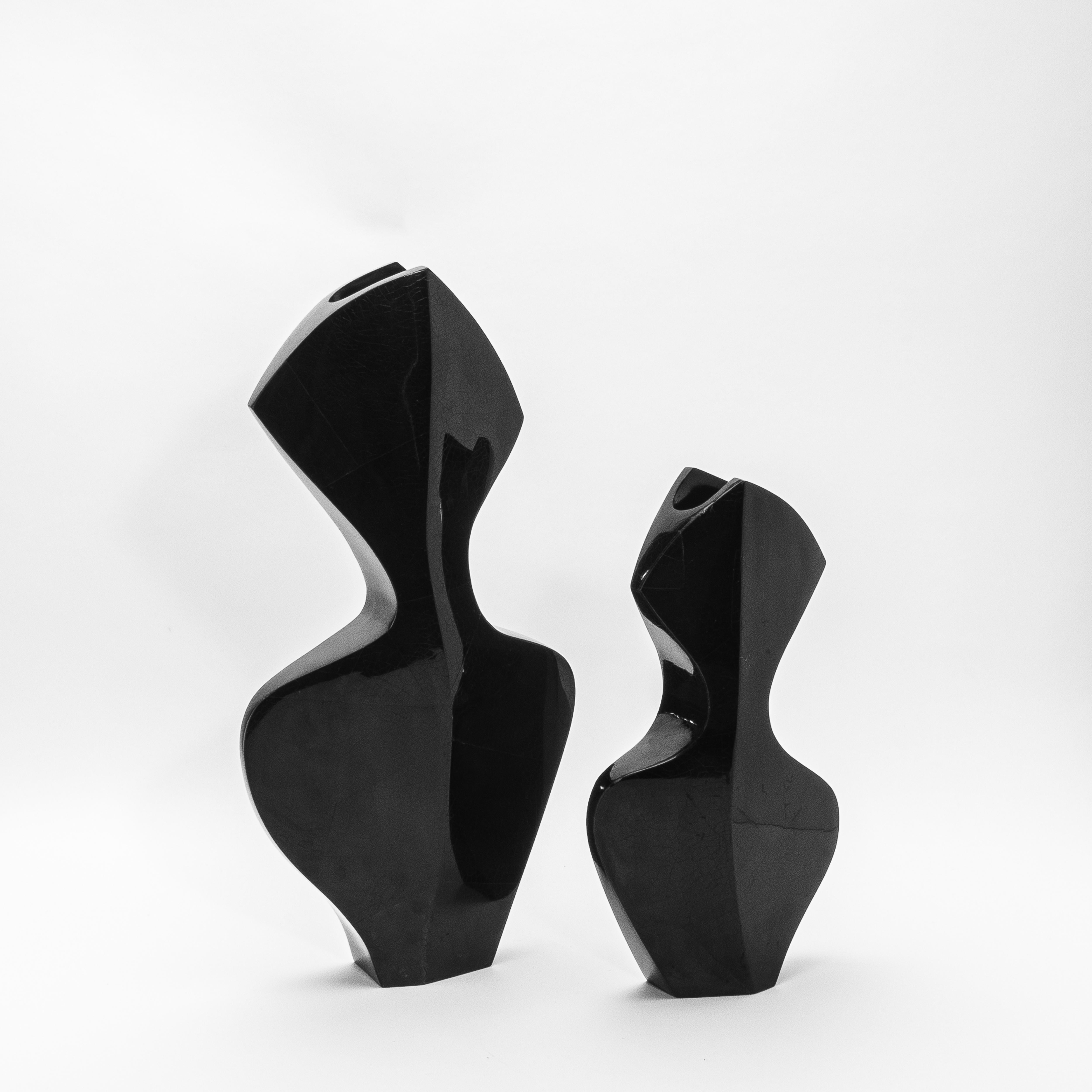 Conchiglia Vaso moderno scultoreo in conchiglia nera di R&Y Augousti in vendita