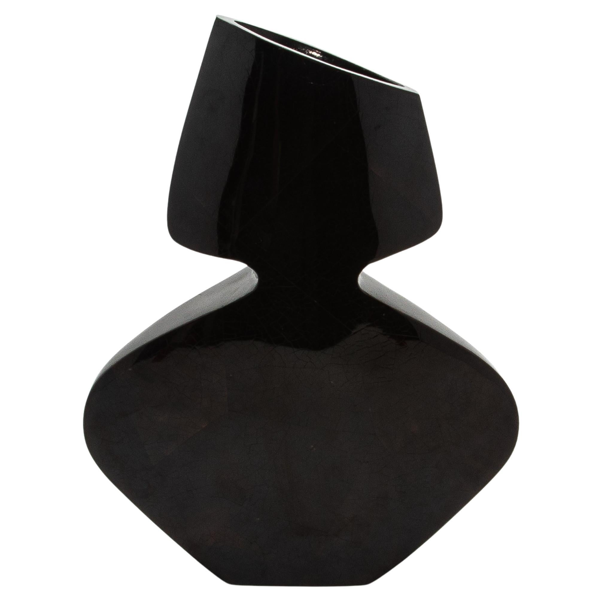 Vaso moderno scultoreo in conchiglia nera di R&Y Augousti