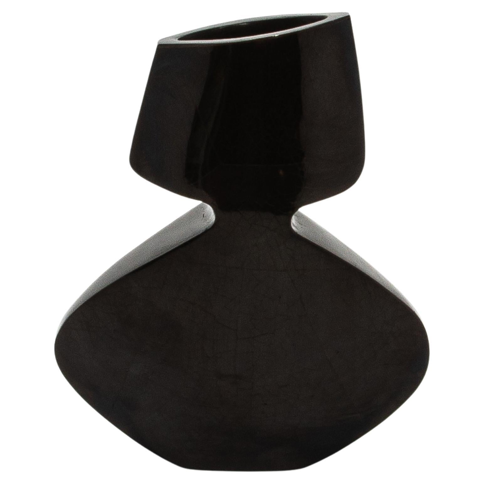 Vaso moderno scultoreo in conchiglia nera di R&Y Augousti
