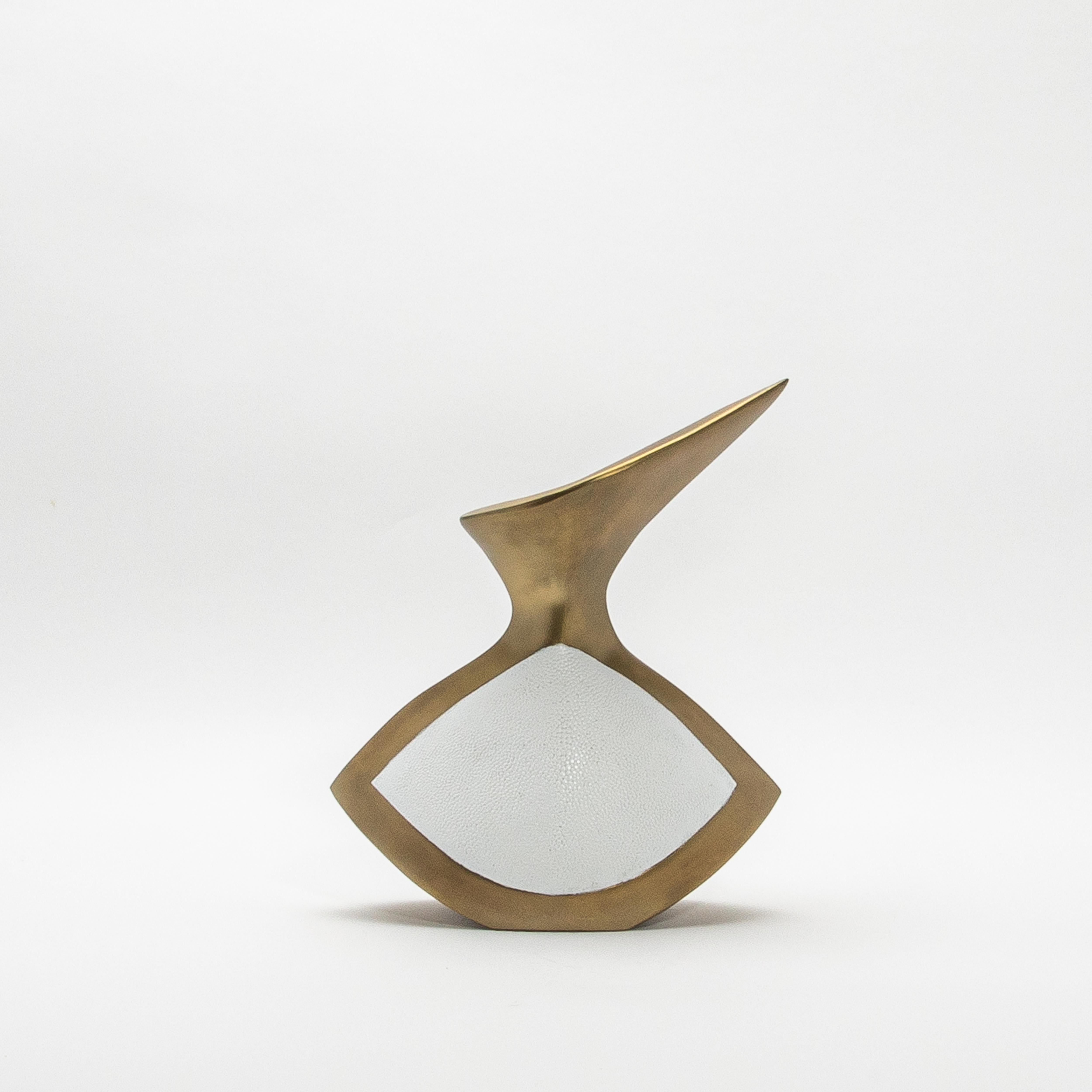 Vaso scultoreo moderno in ottone patinato bronzo e zigrino di R&Y Augousti In condizioni Nuovo in vendita a West Hollywood, CA