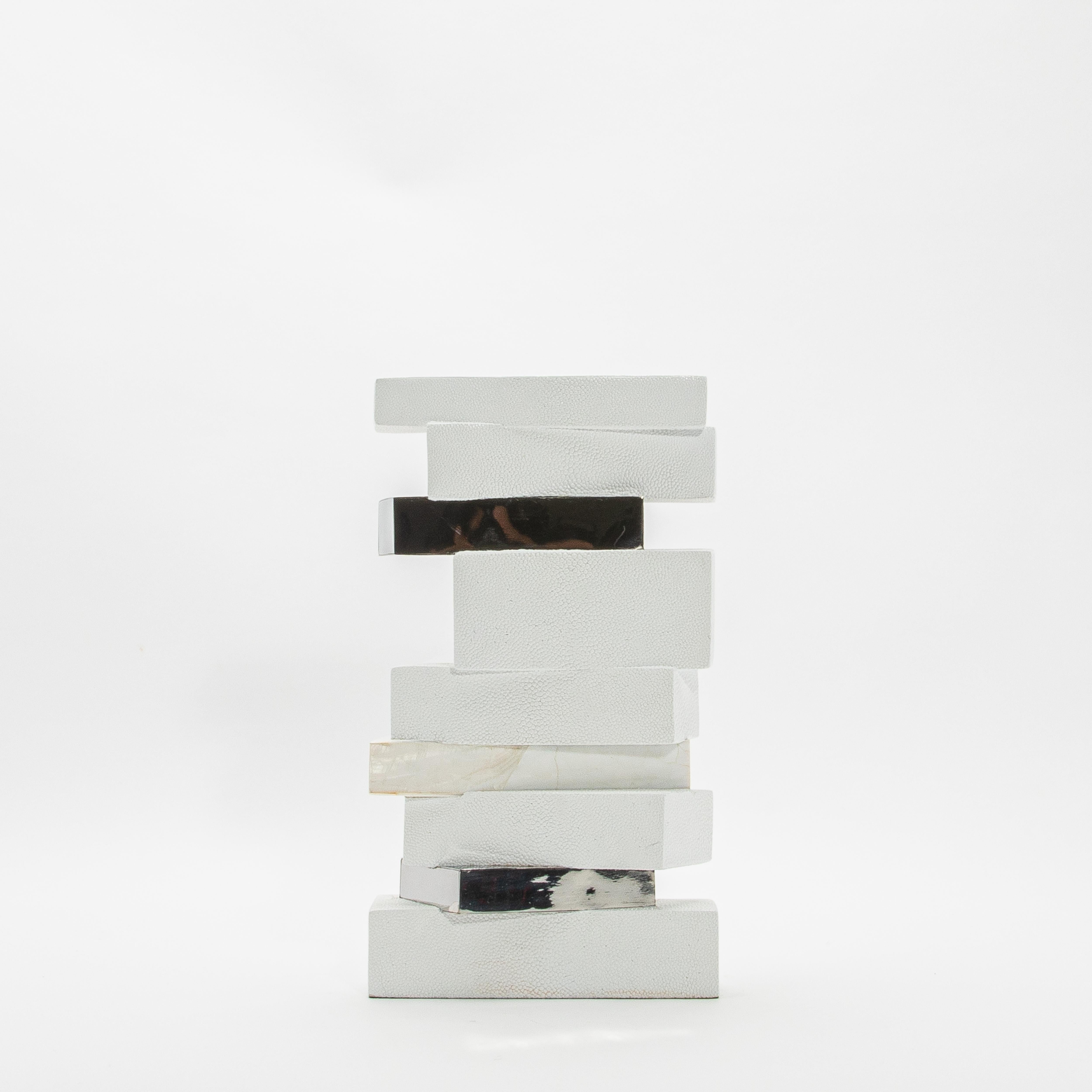 Fait main Vase sculptural moderne en galuchat avec coquillage et acier inoxydable KIFU Paris en vente