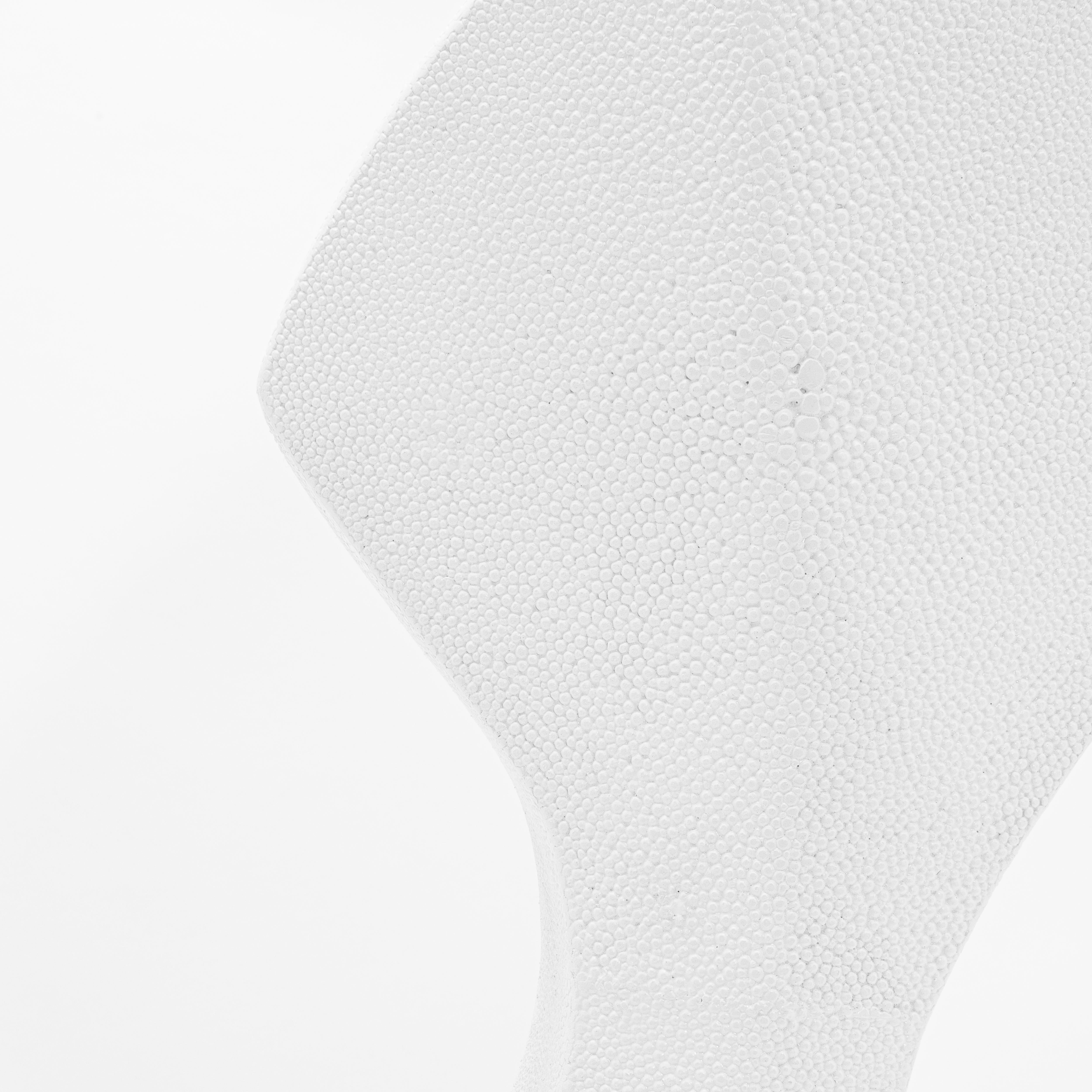 Vaso scultoreo moderno in zigrino bianco di R&Y Augousti In condizioni Nuovo in vendita a West Hollywood, CA