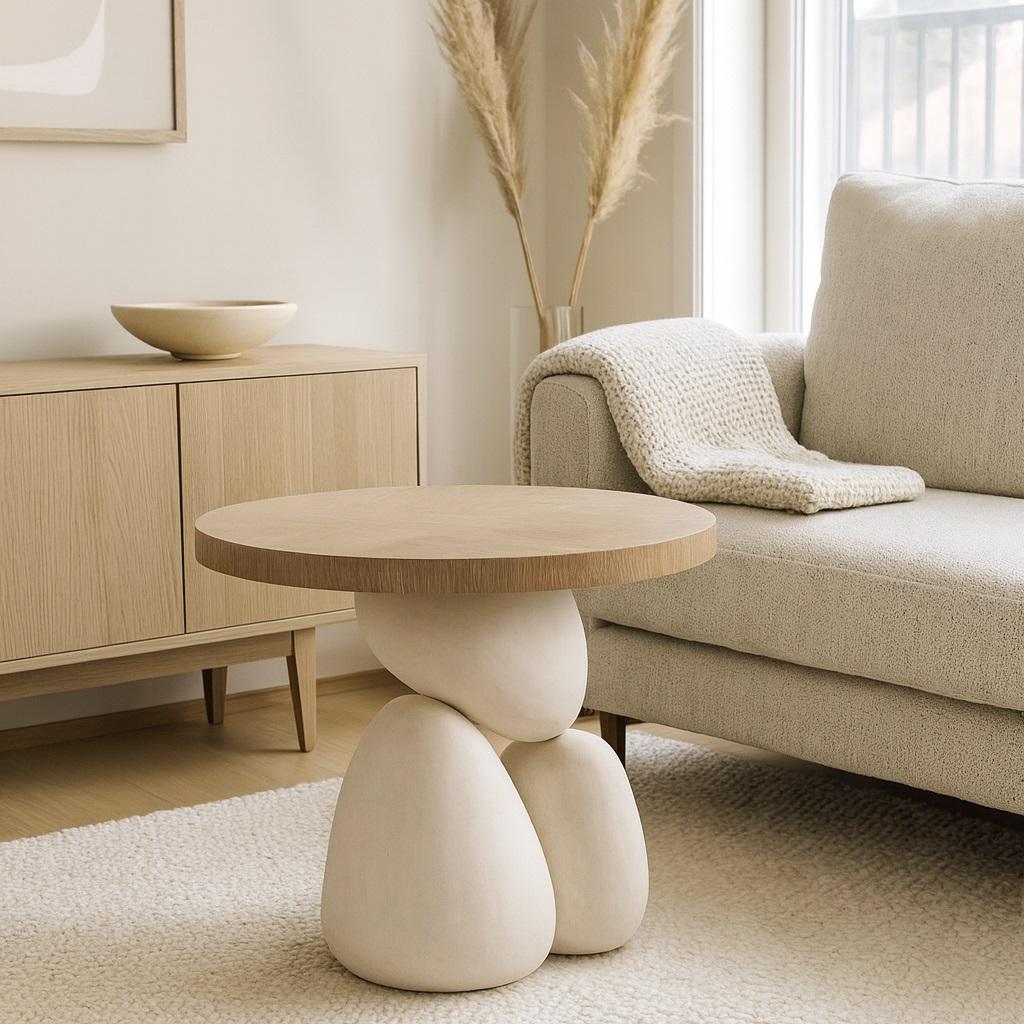 Moderner skulpturaler Wood Side Table mit organischem Sockel (Portugiesisch) im Angebot