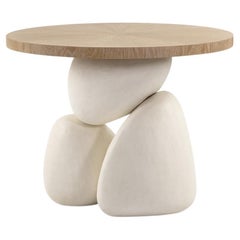 Moderner skulpturaler Wood Side Table mit organischem Sockel