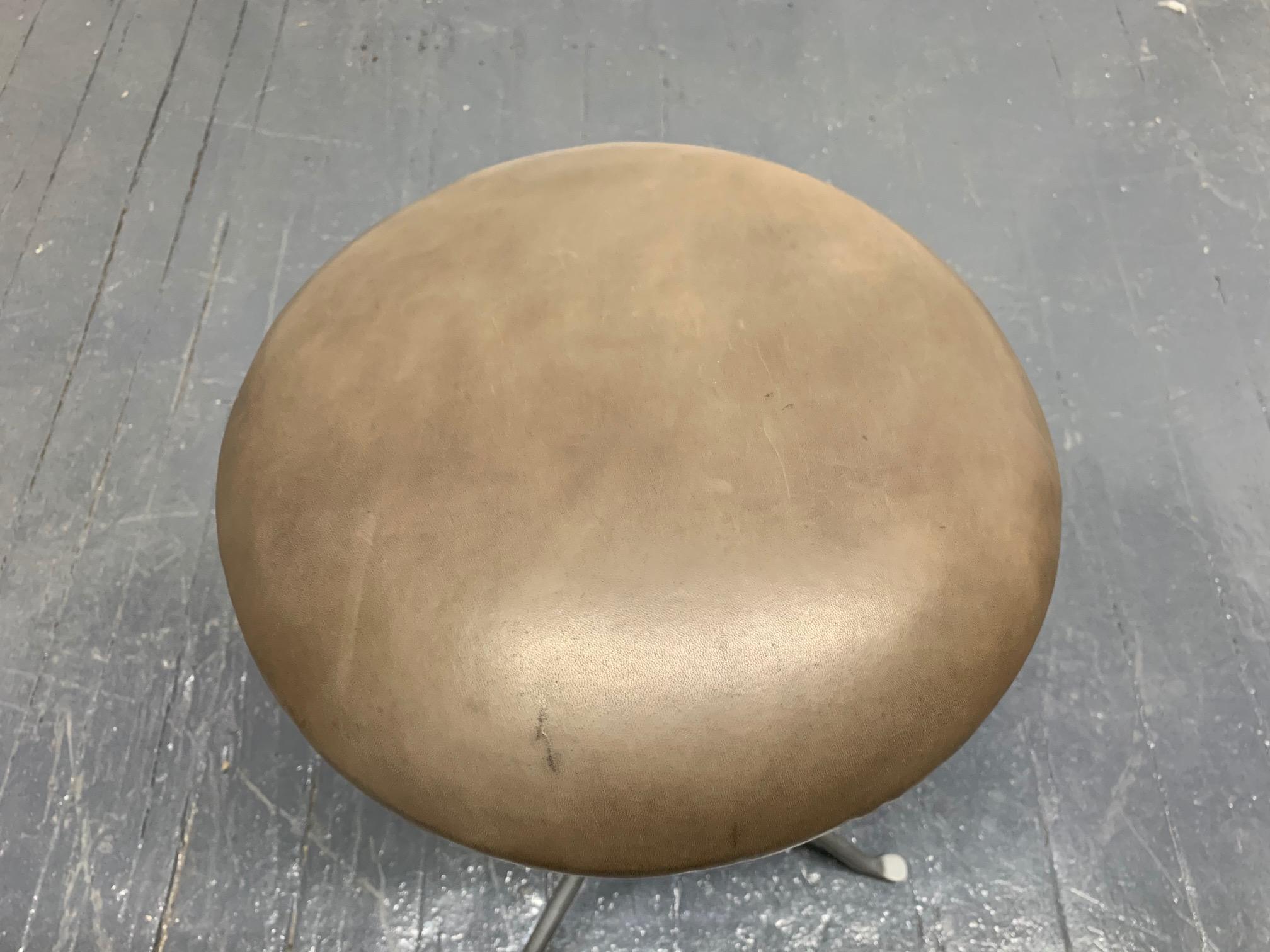 Modern Sculptural Wrought Iron Stool In Good Condition For Sale In New York, NY