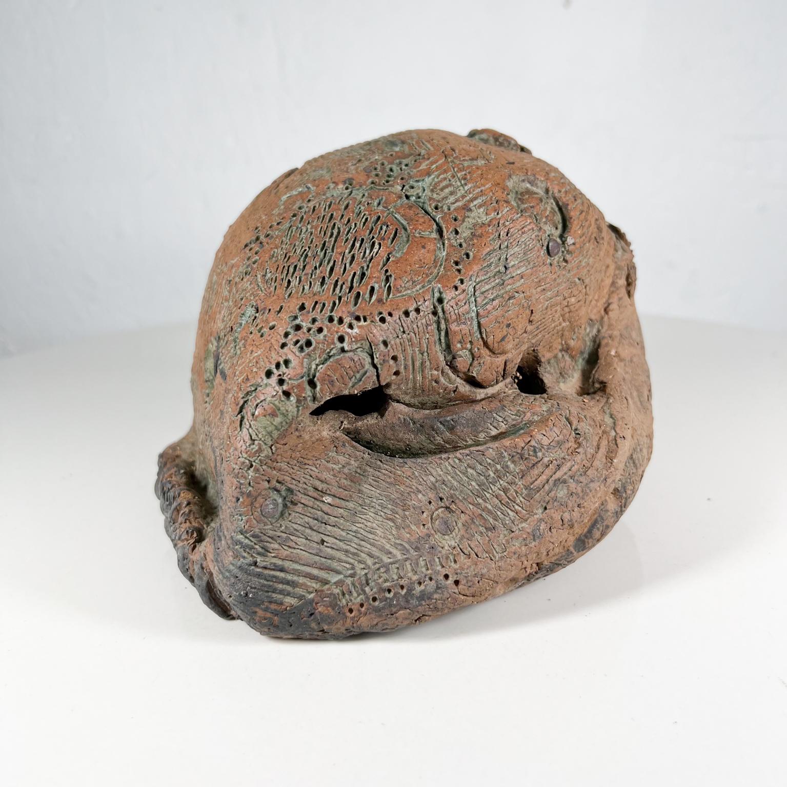  Trois poteries sphériques texturées abstraites d'art modernes de fabrication sculpturale en vente 11