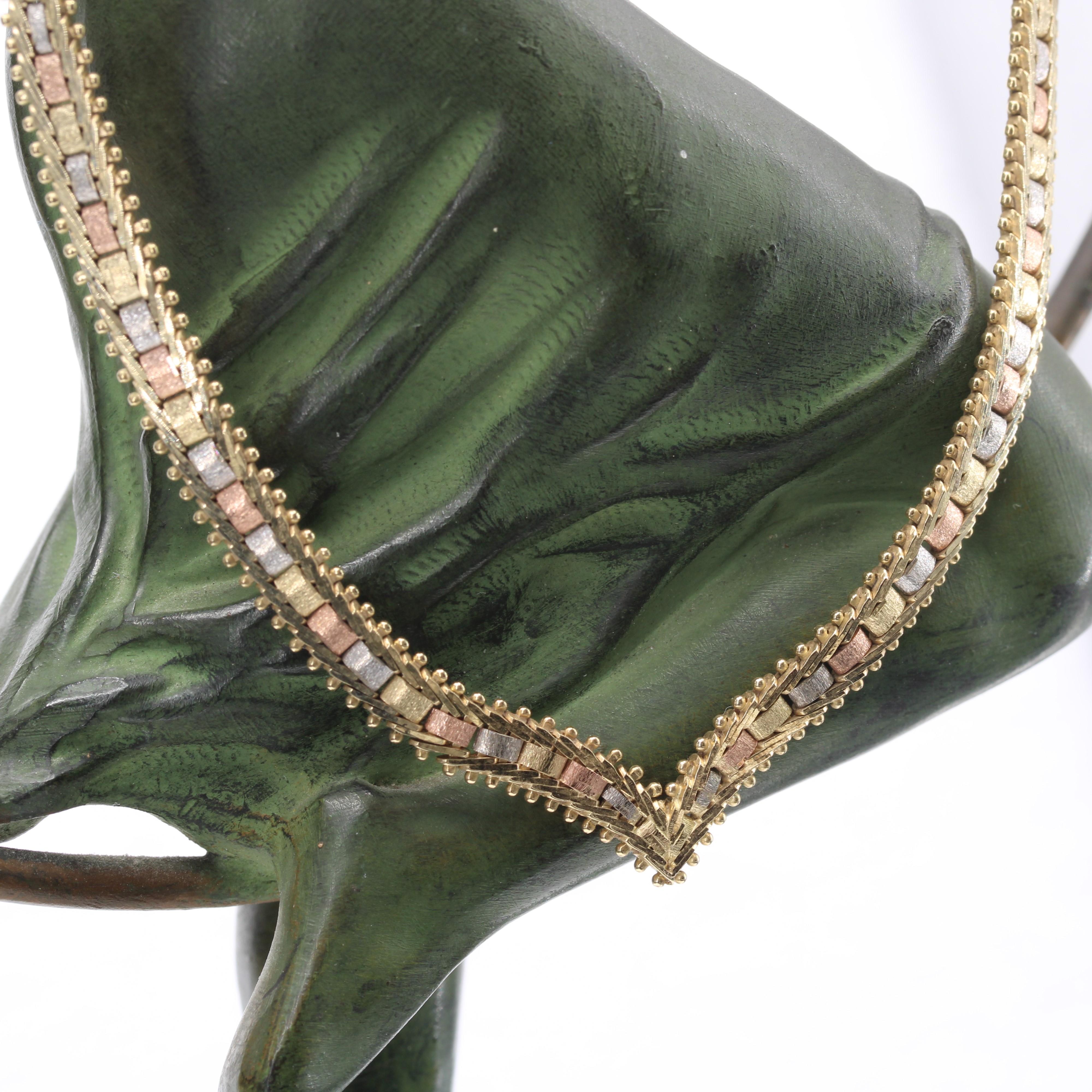 Collier moderne de deuxième main en or jaune, rose et gris 14 carats en vente 6