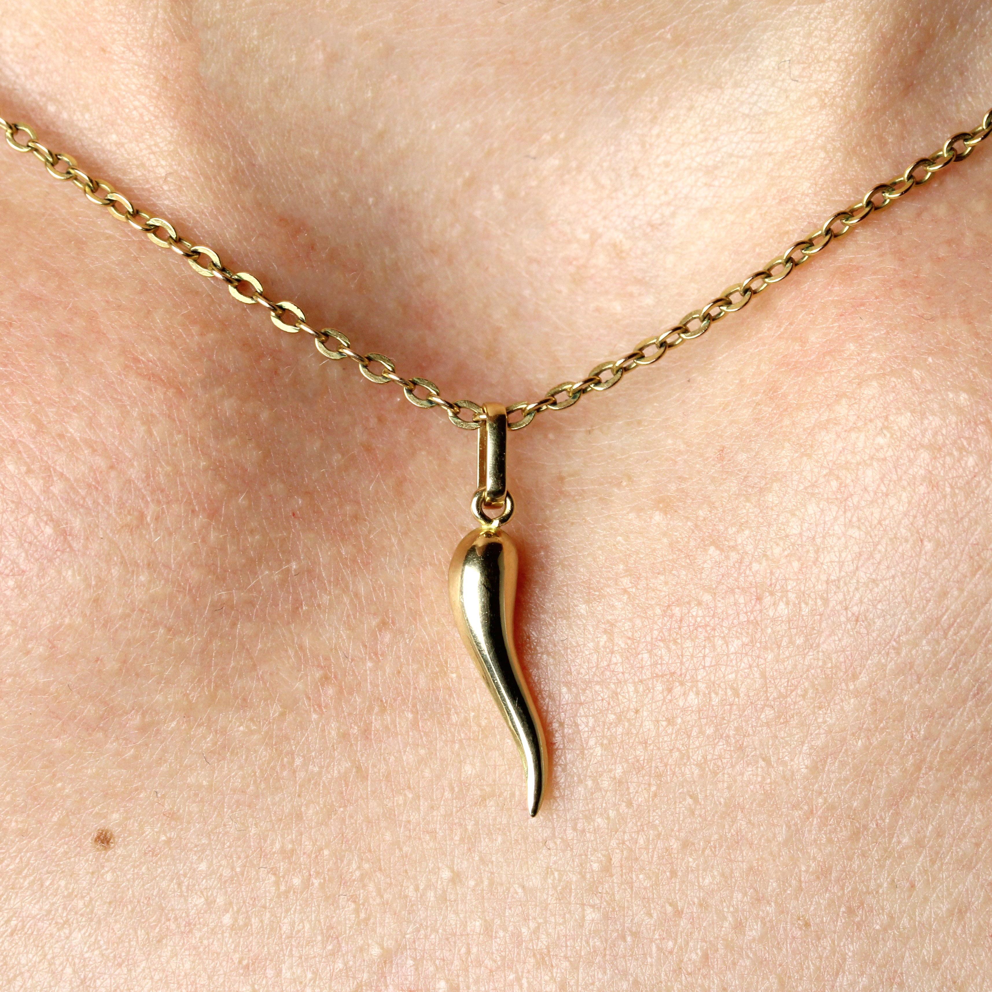 Modern Second Hand 18 Karat Yellow Gold Cornucopia Charm Pendant en vente 1