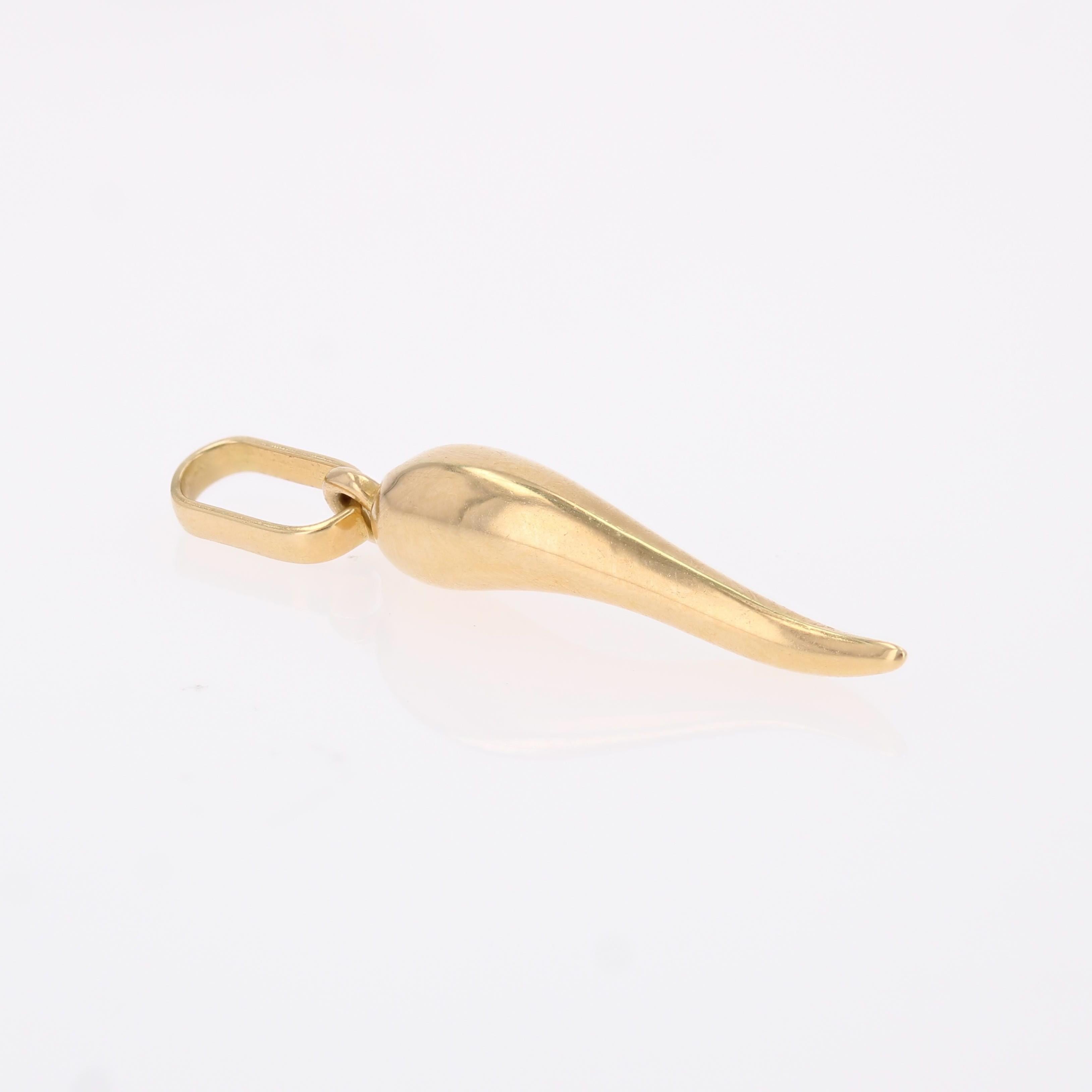 Modern Second Hand 18 Karat Yellow Gold Cornucopia Charm Pendant en vente 2