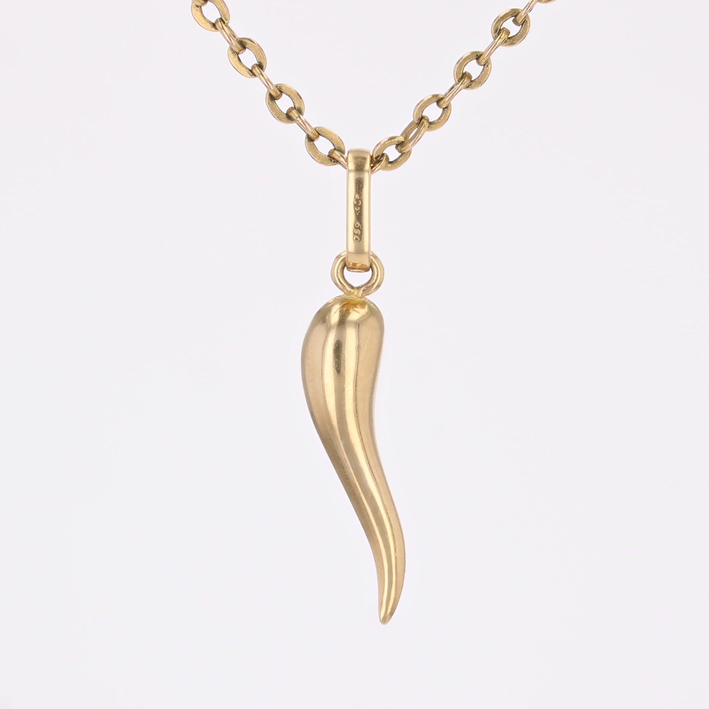 Modern Second Hand 18 Karat Yellow Gold Cornucopia Charm Pendant en vente 3