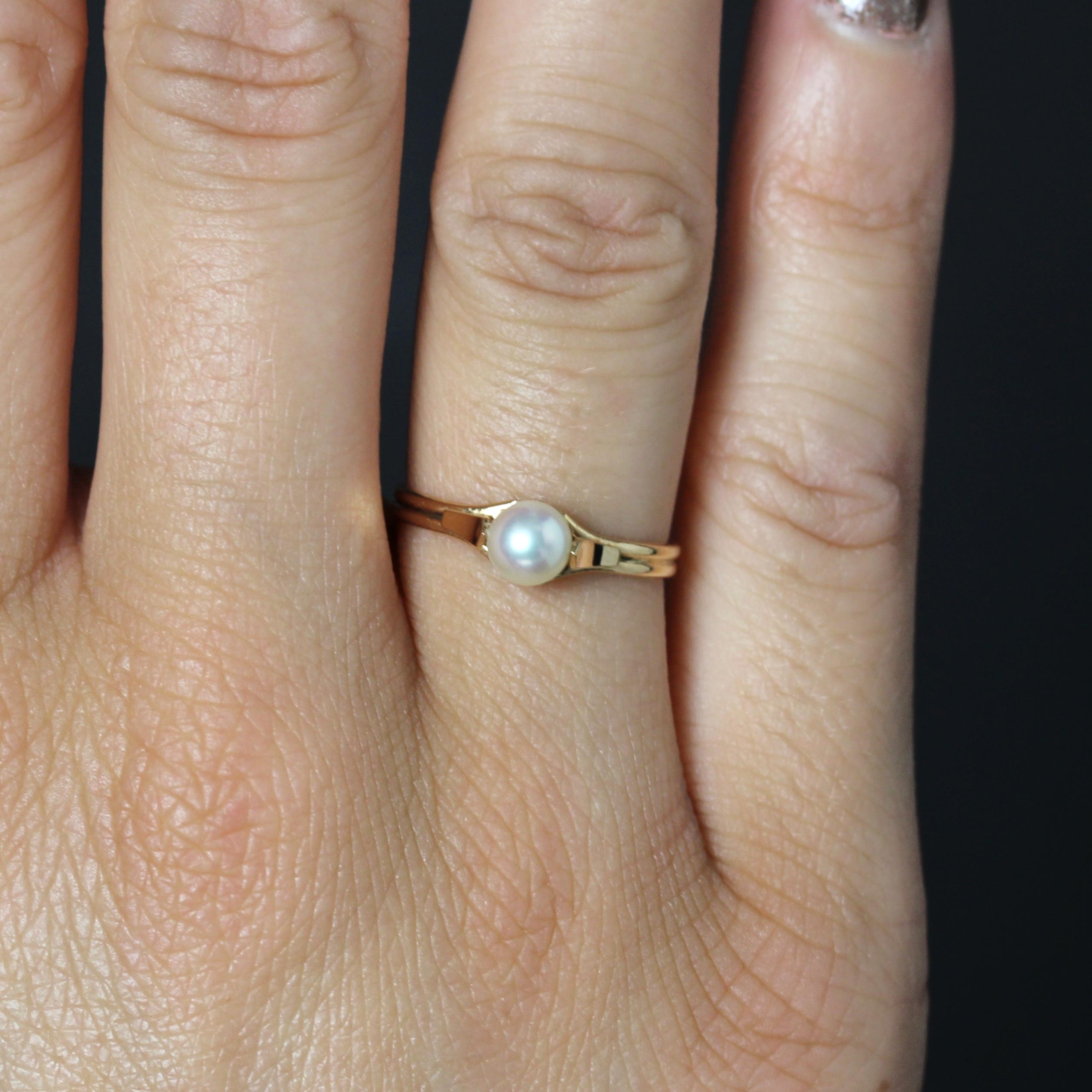 Donna Anello moderno di seconda mano in oro giallo 18 carati con solitario di perle coltivate in vendita