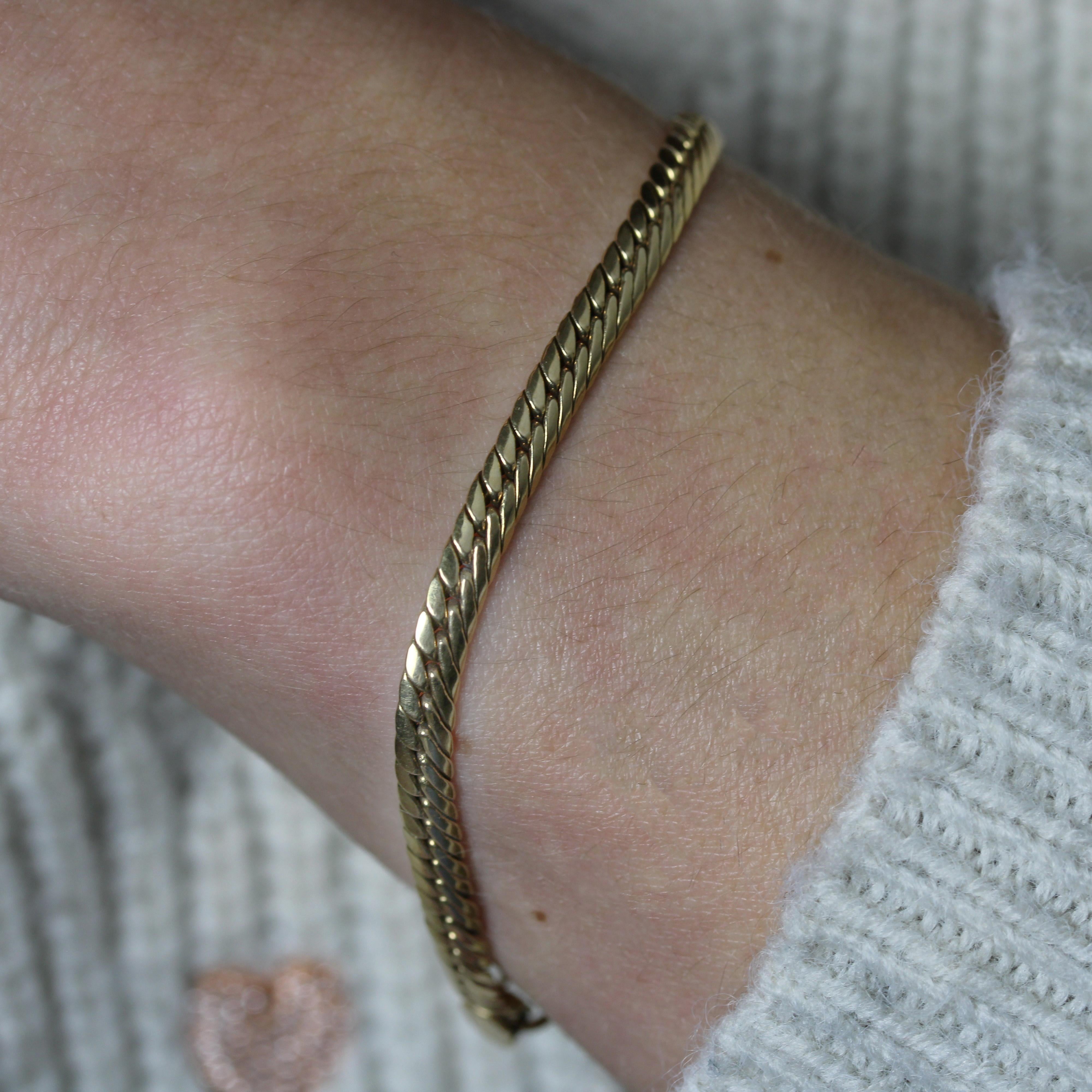 Modern Second-Hand 18 Karat Yellow Gold Flat Curb Bracelet For Sale 2