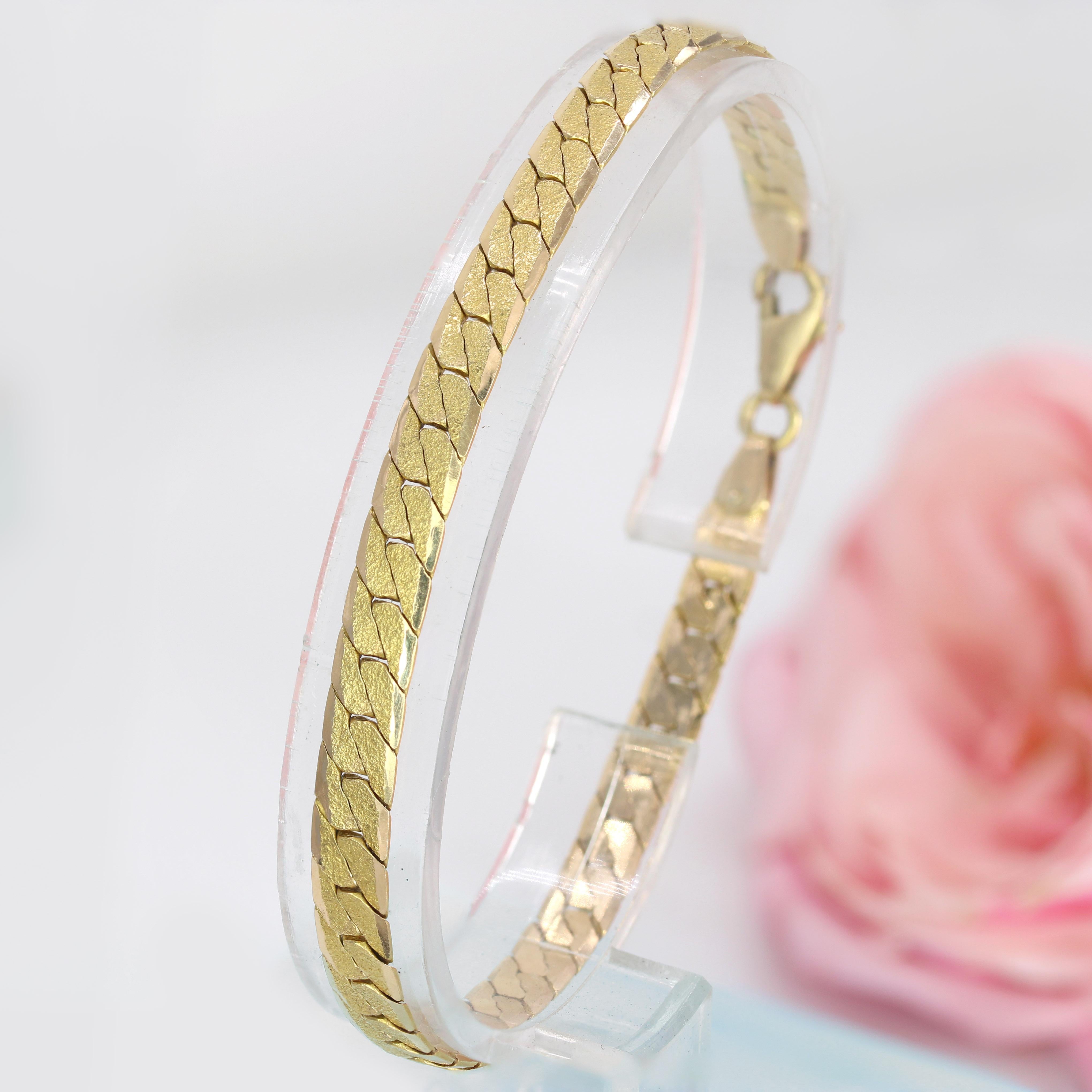 Bracelet moderne d'occasion en or jaune 18 carats à chaîne plate Pour femmes en vente