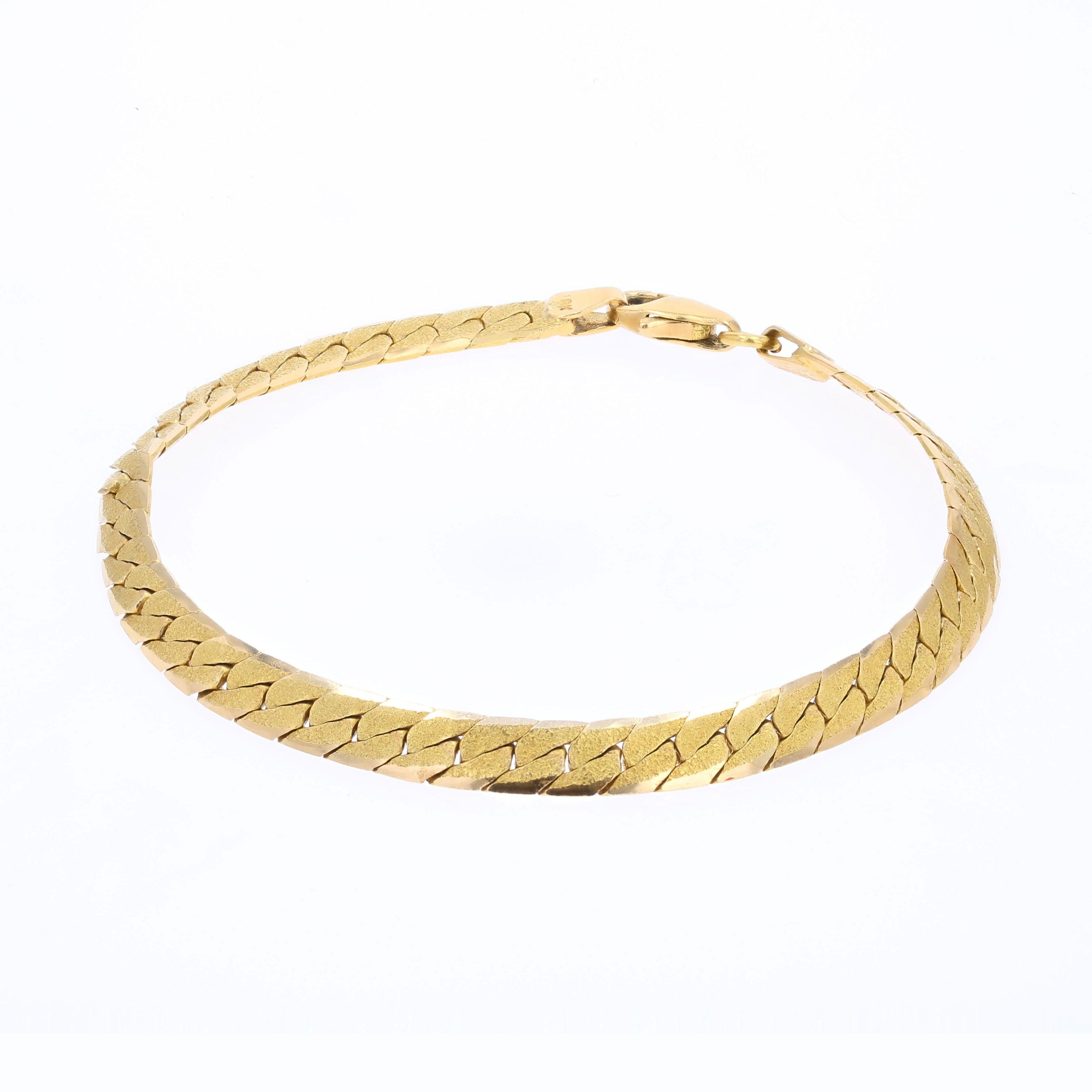 Bracelet moderne d'occasion en or jaune 18 carats à chaîne plate en vente 2