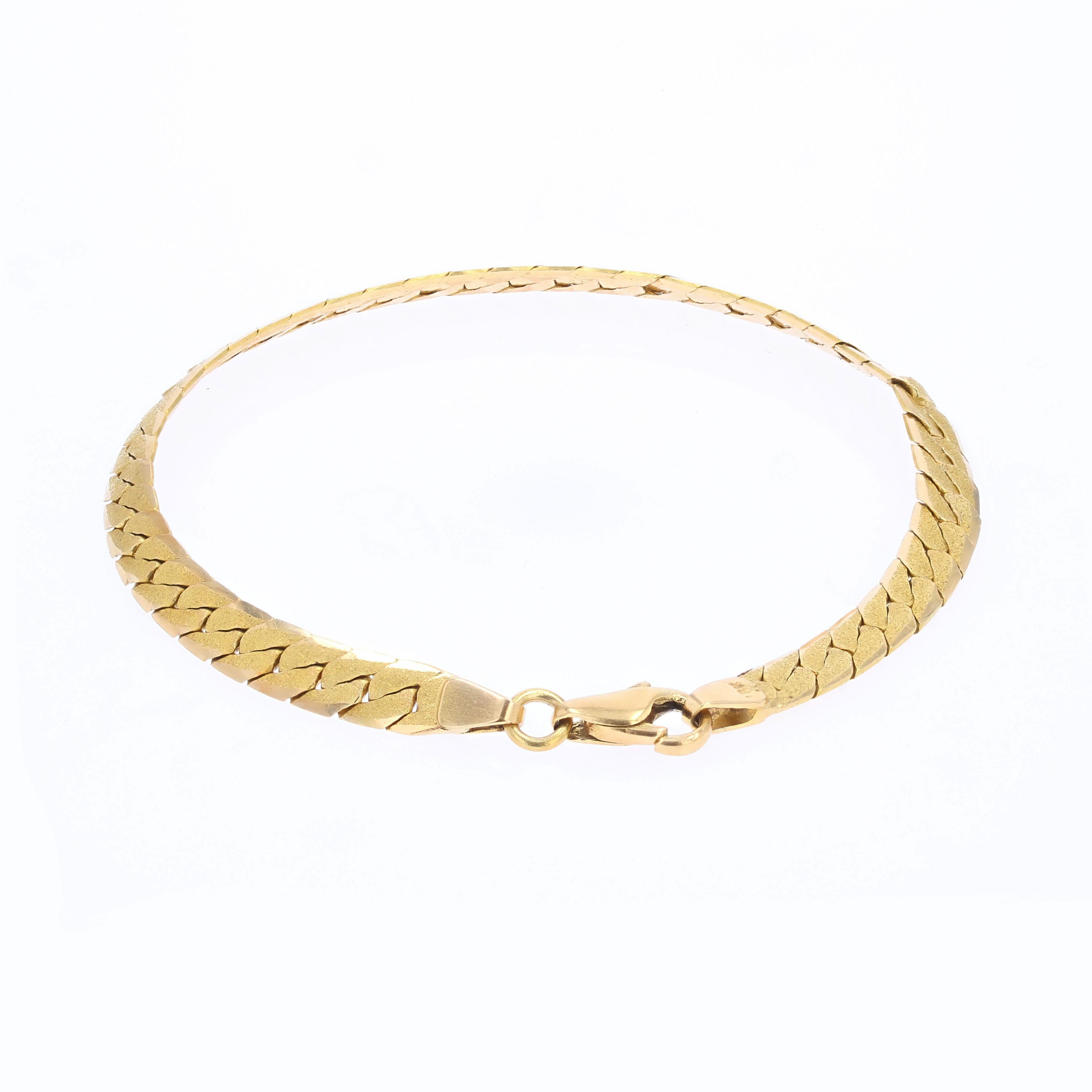 Bracelet moderne d'occasion en or jaune 18 carats à chaîne plate en vente 3