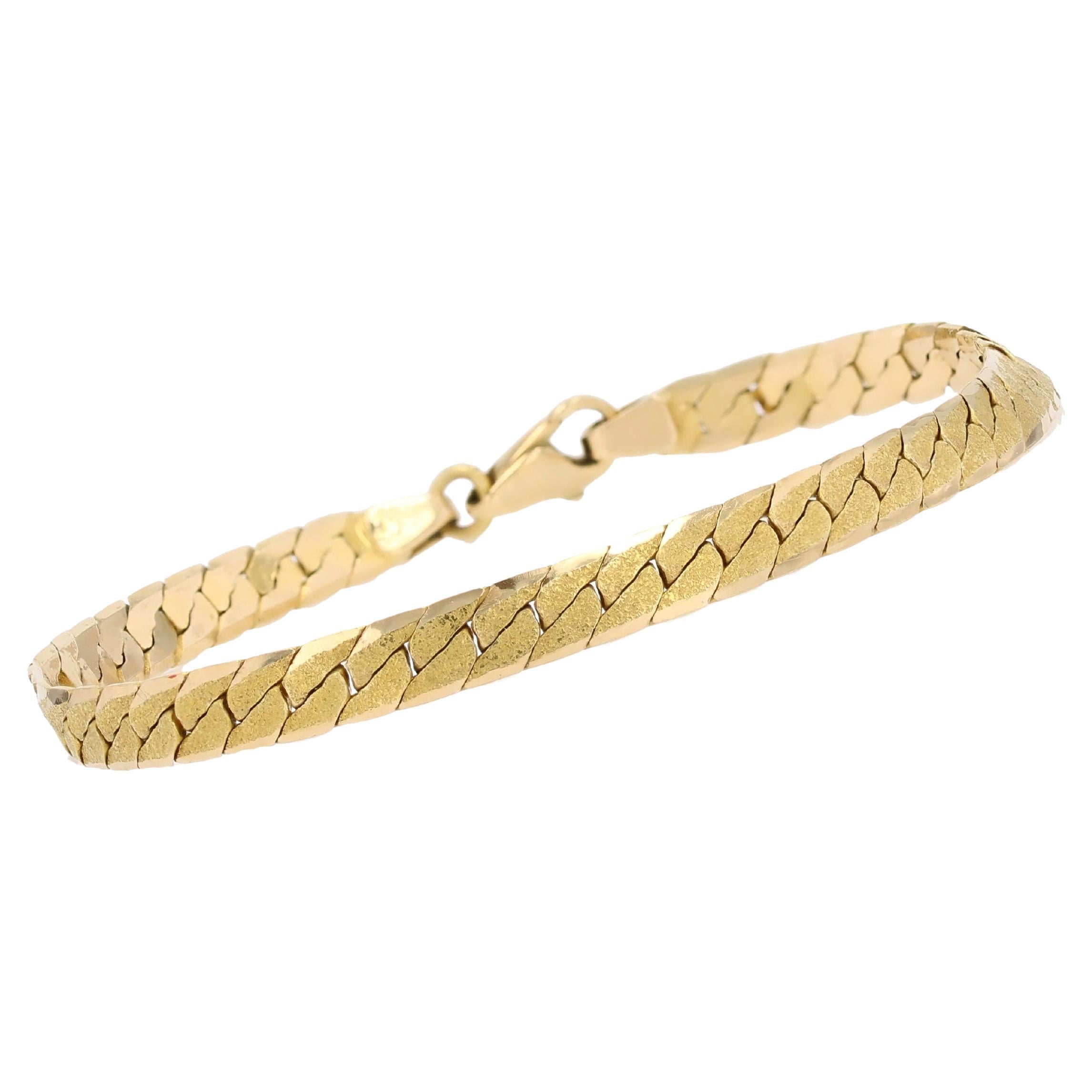 Modern Second-Hand 18 Karat Yellow Gold Flat Curb Chain Bracelet For Sale
