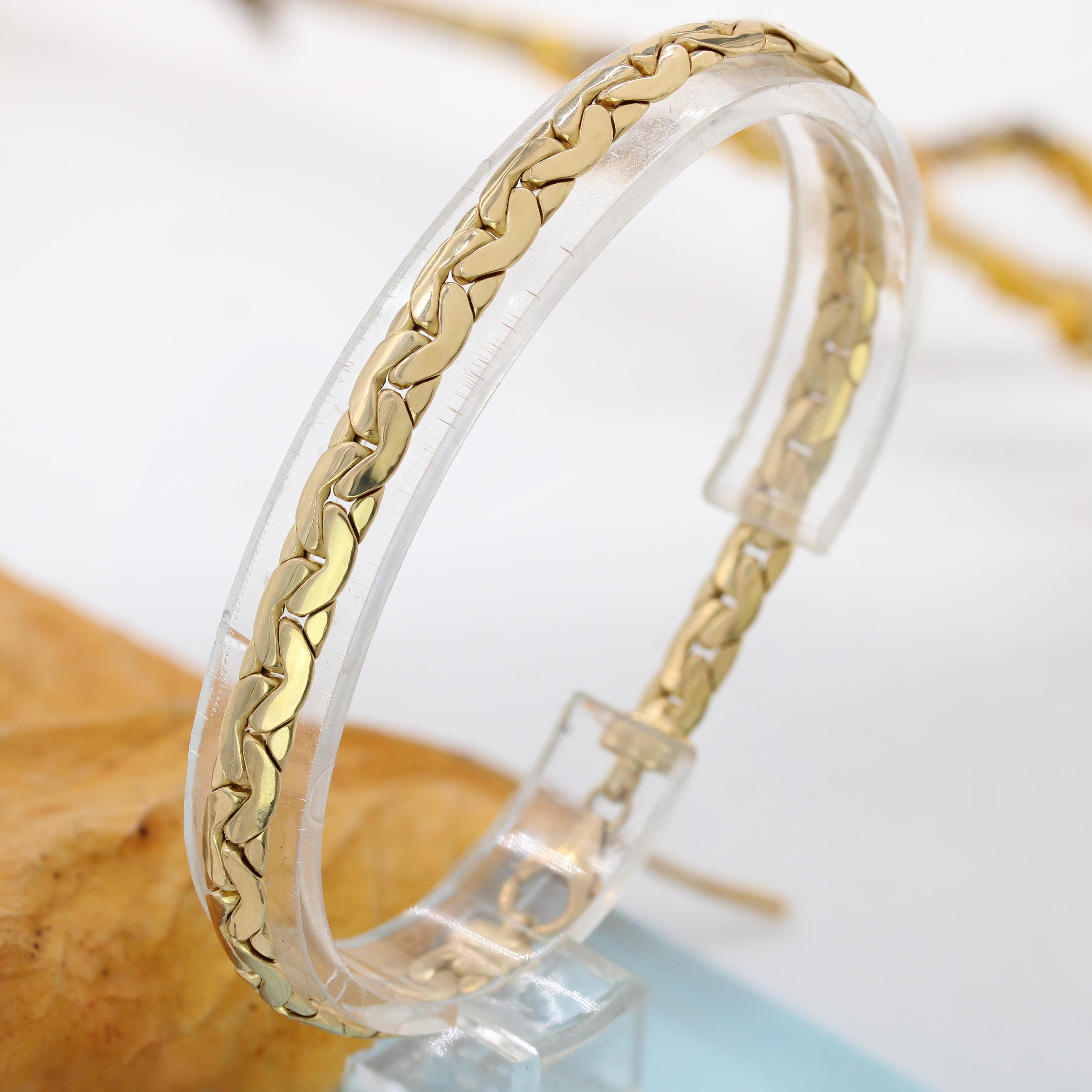 Pulsera moderna de segunda mano de malla plana de oro amarillo de 18 quilates Moderno en venta