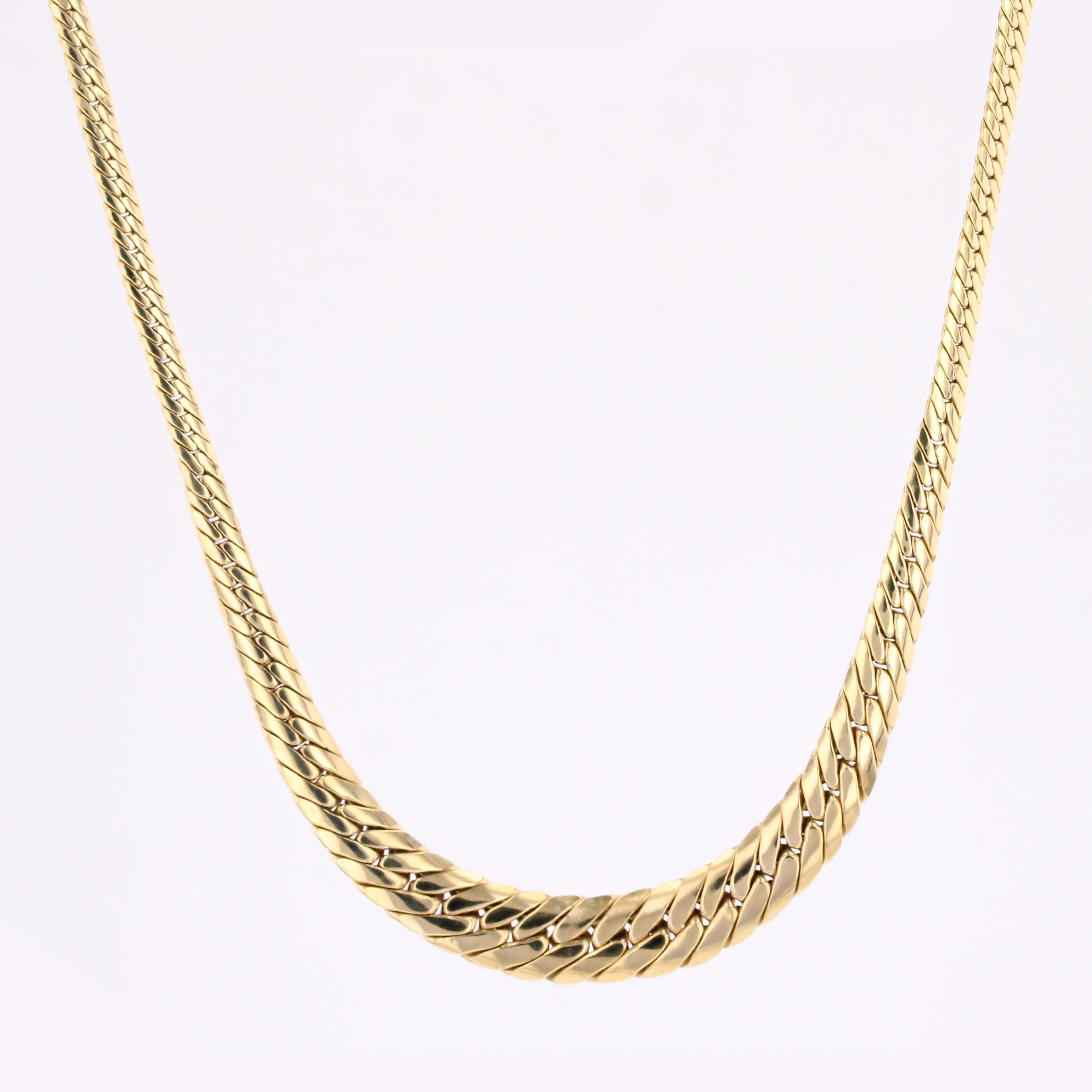 Collier moderne de seconde main en or jaune 18 carats à chaîne plate graduée en vente 9