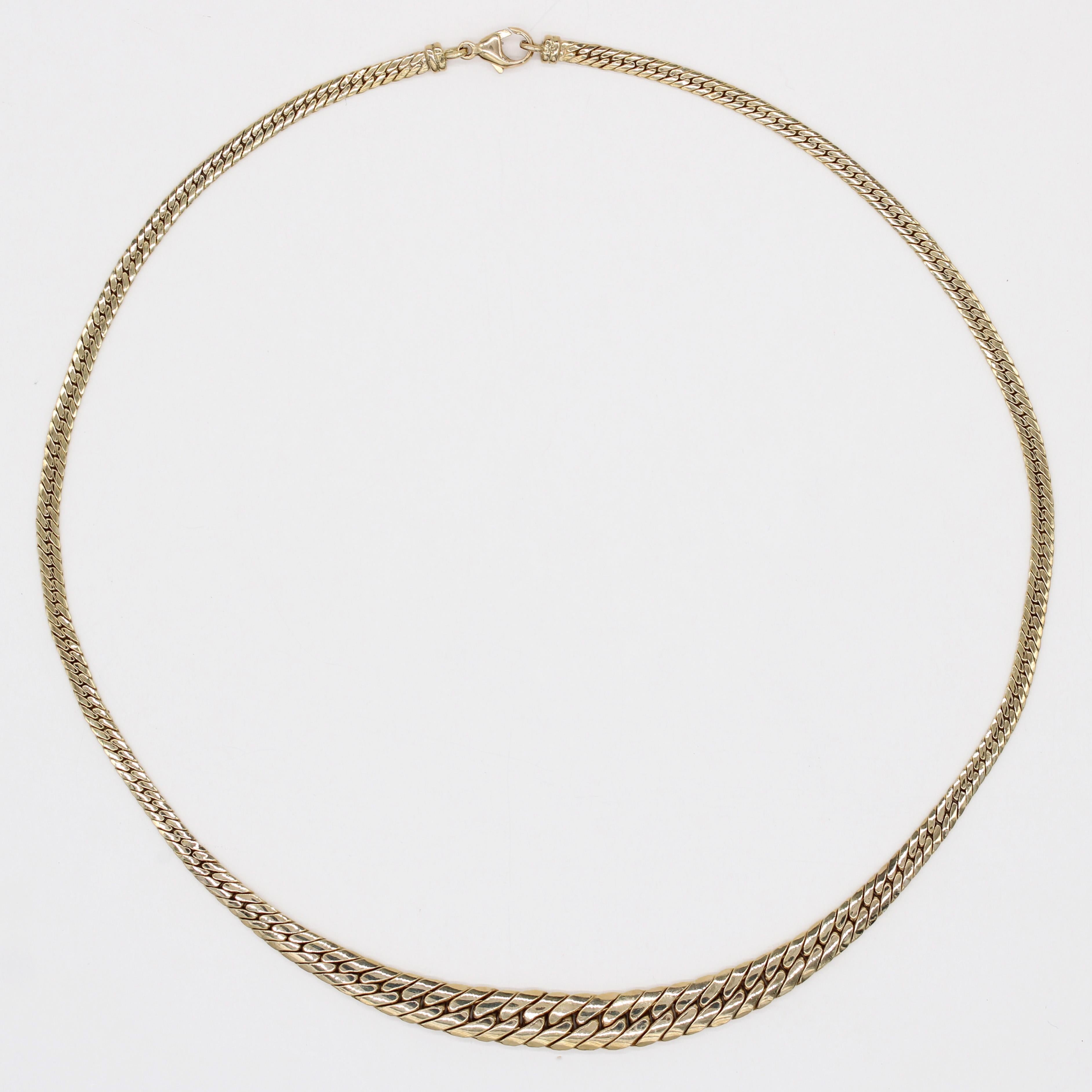 Collier moderne de seconde main en or jaune 18 carats à chaîne plate graduée Bon état - En vente à Poitiers, FR