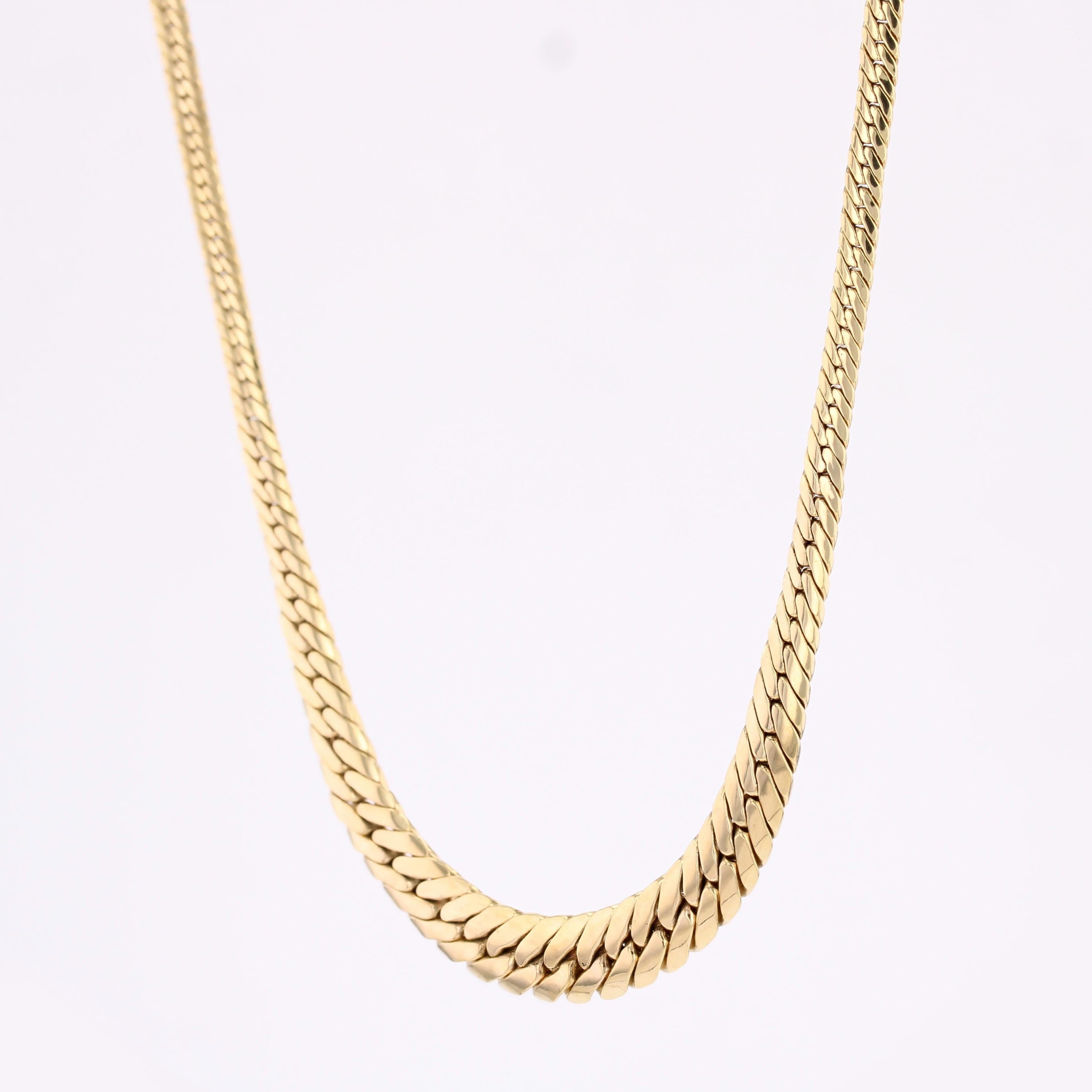 Collier moderne de seconde main en or jaune 18 carats à chaîne plate graduée en vente 1