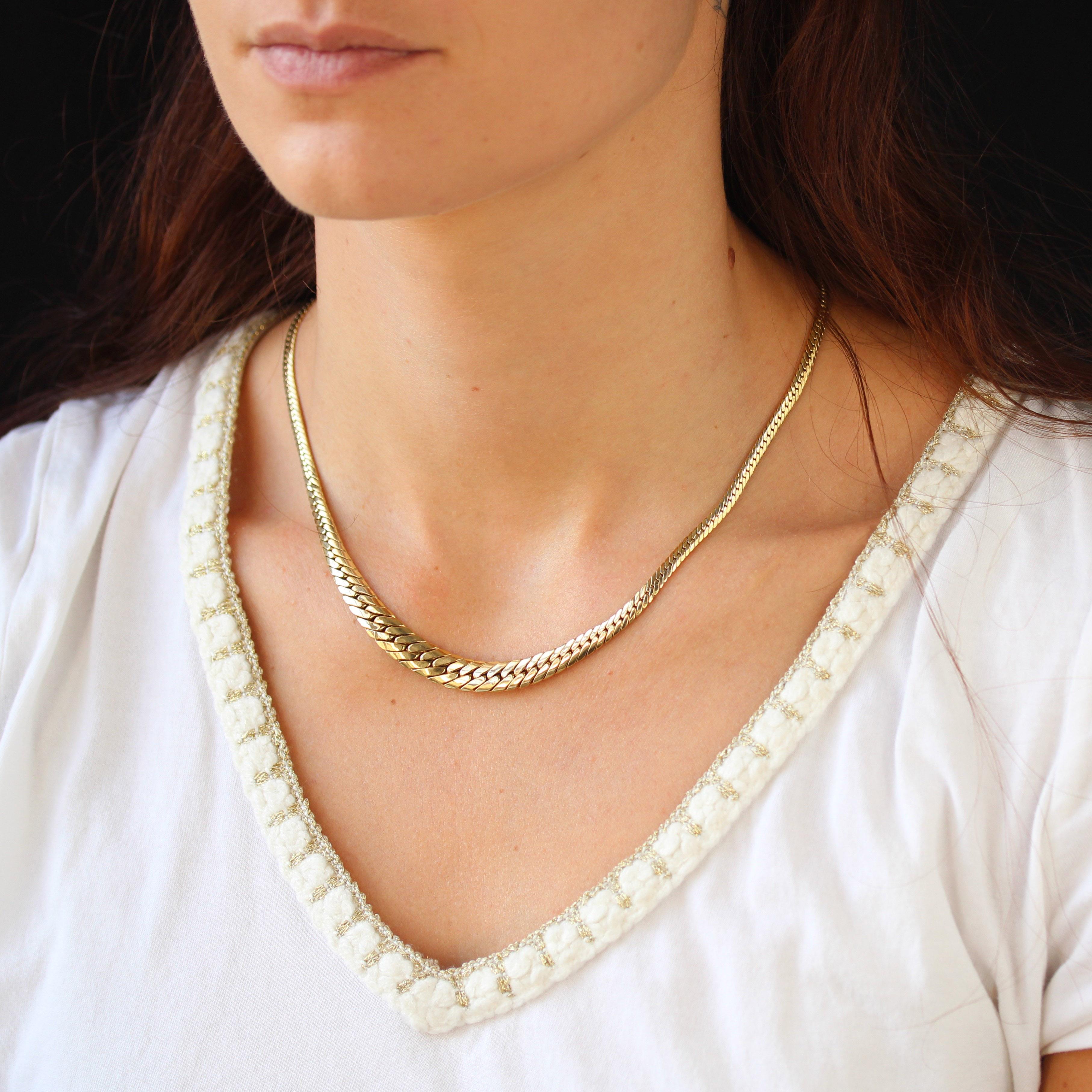 Collier moderne de seconde main en or jaune 18 carats à chaîne plate graduée en vente 4