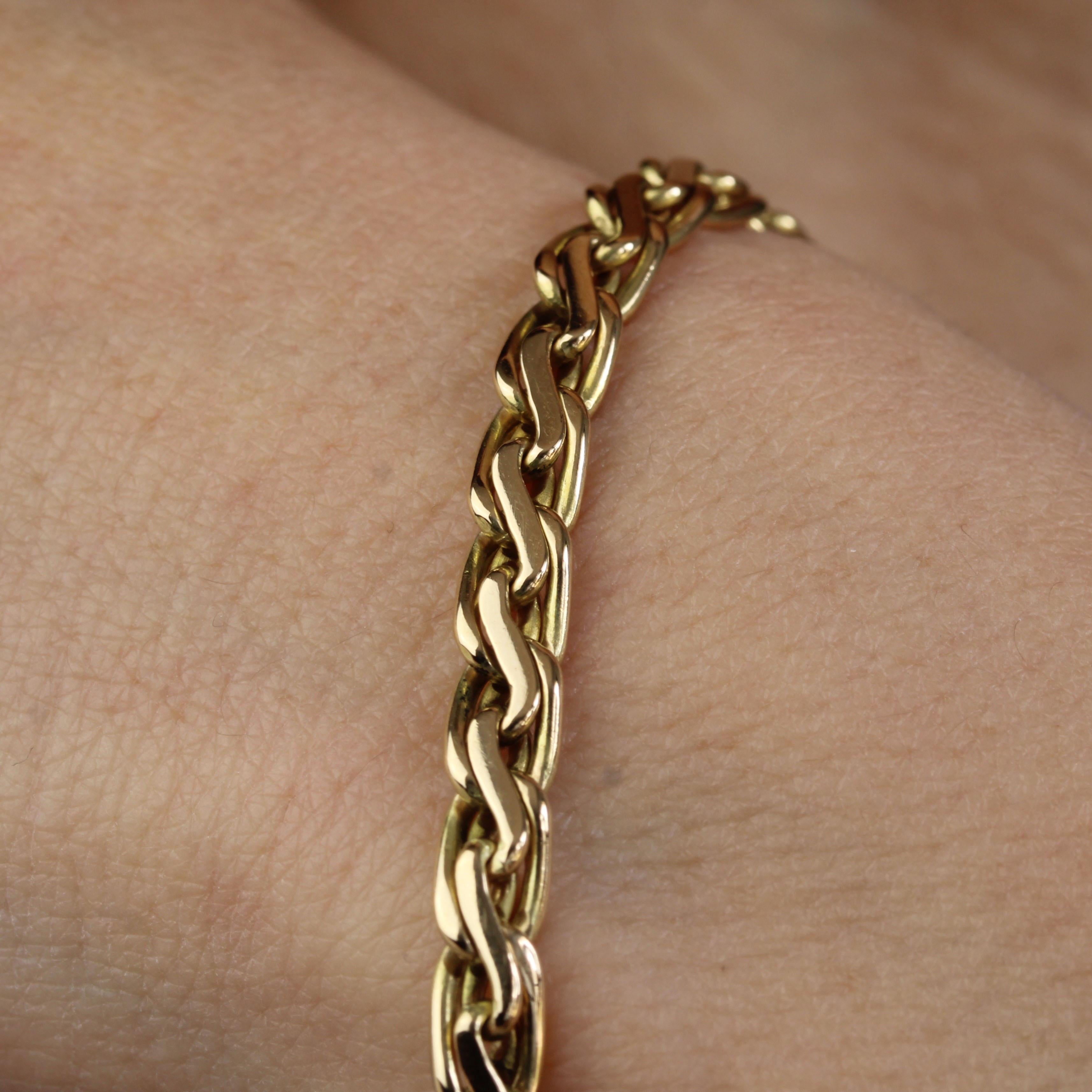 Modern Second-Hand 18 Karat Yellow Gold Oval Twisted Links Bracelet For Sale 2
