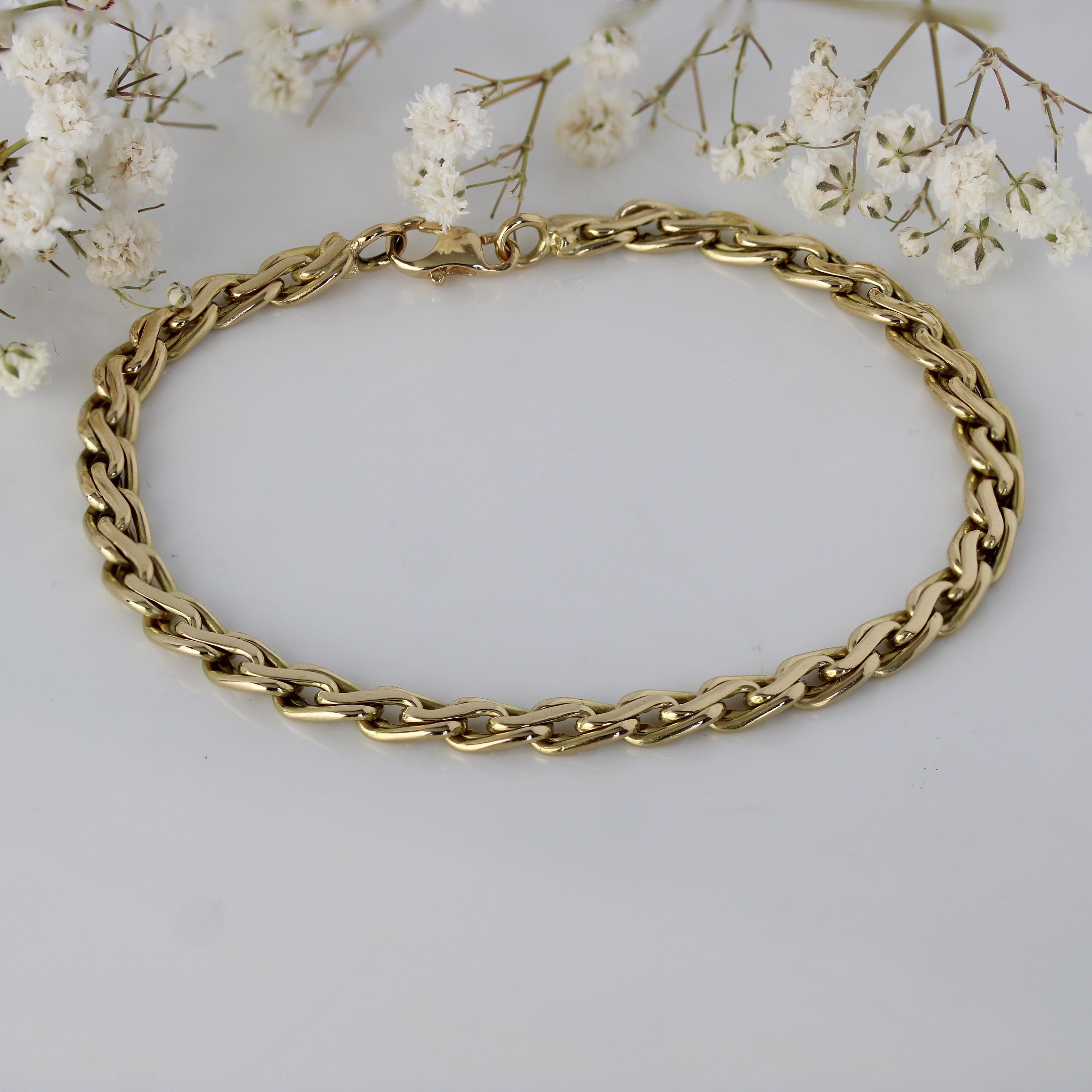 Modern Second-Hand 18 Karat Yellow Gold Oval Twisted Links Bracelet For Sale 5