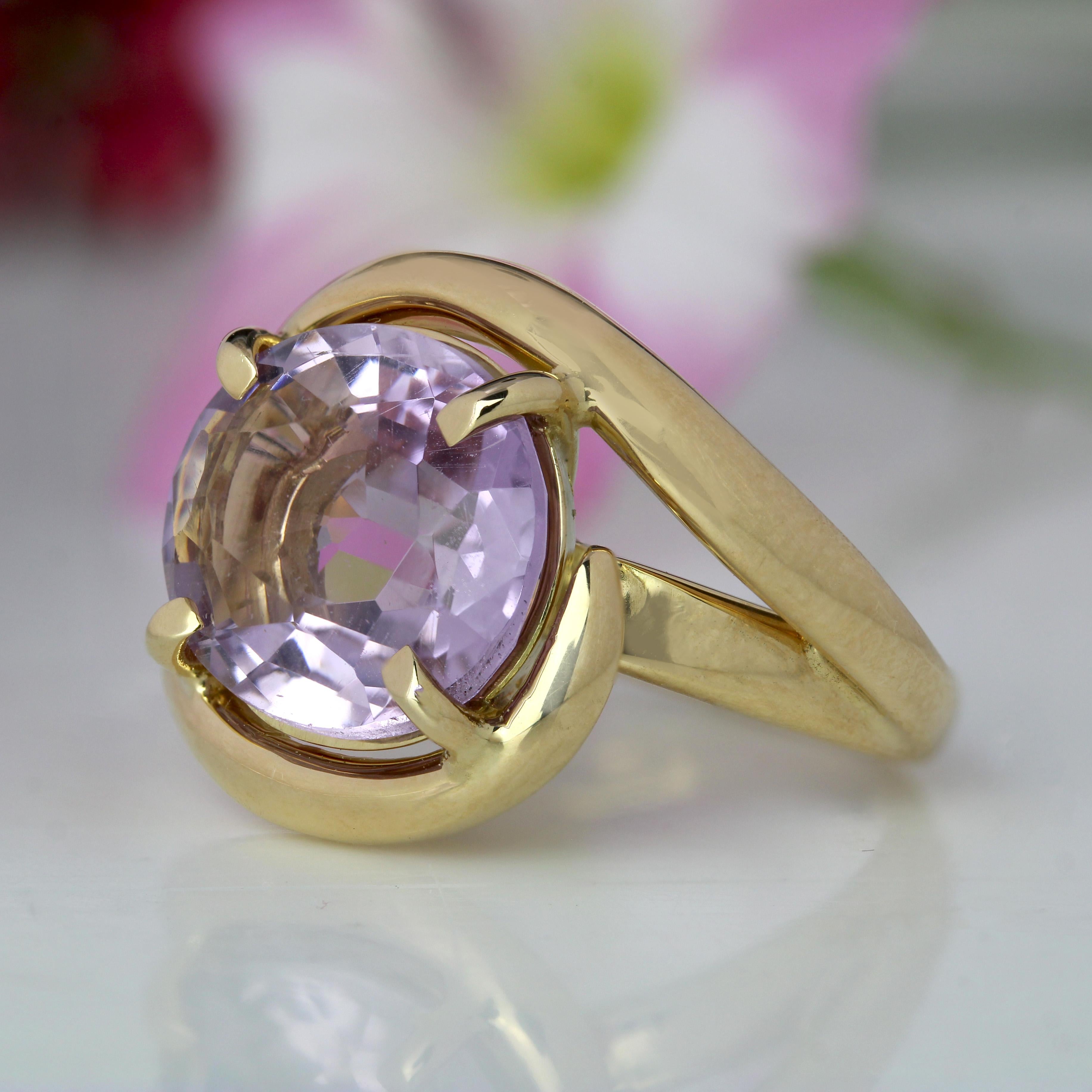 Moderner Second-Hand Amethyst 18 Karat Gelbgold Swirl Ring im Angebot 5