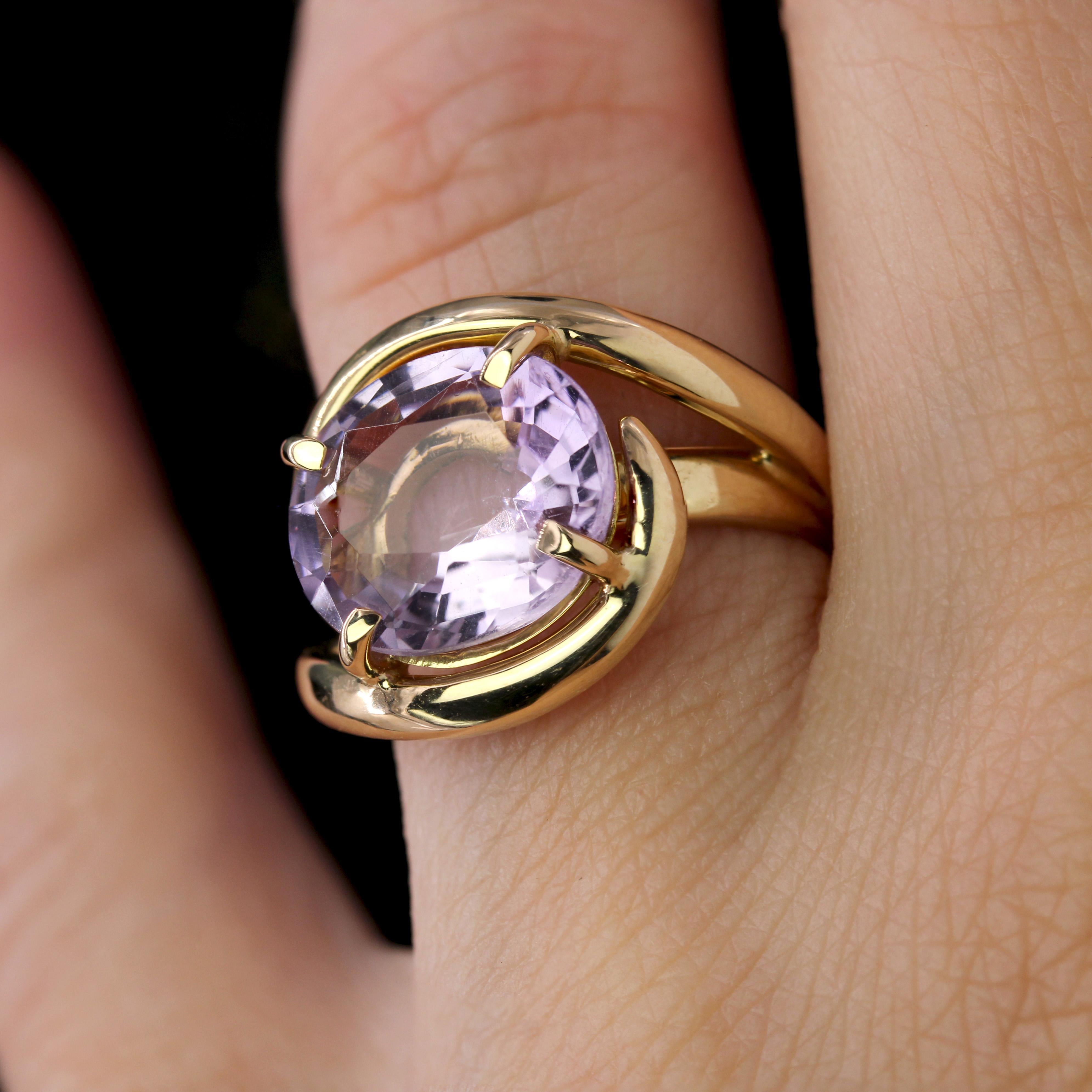 Moderner Second-Hand Amethyst 18 Karat Gelbgold Swirl Ring im Angebot 9