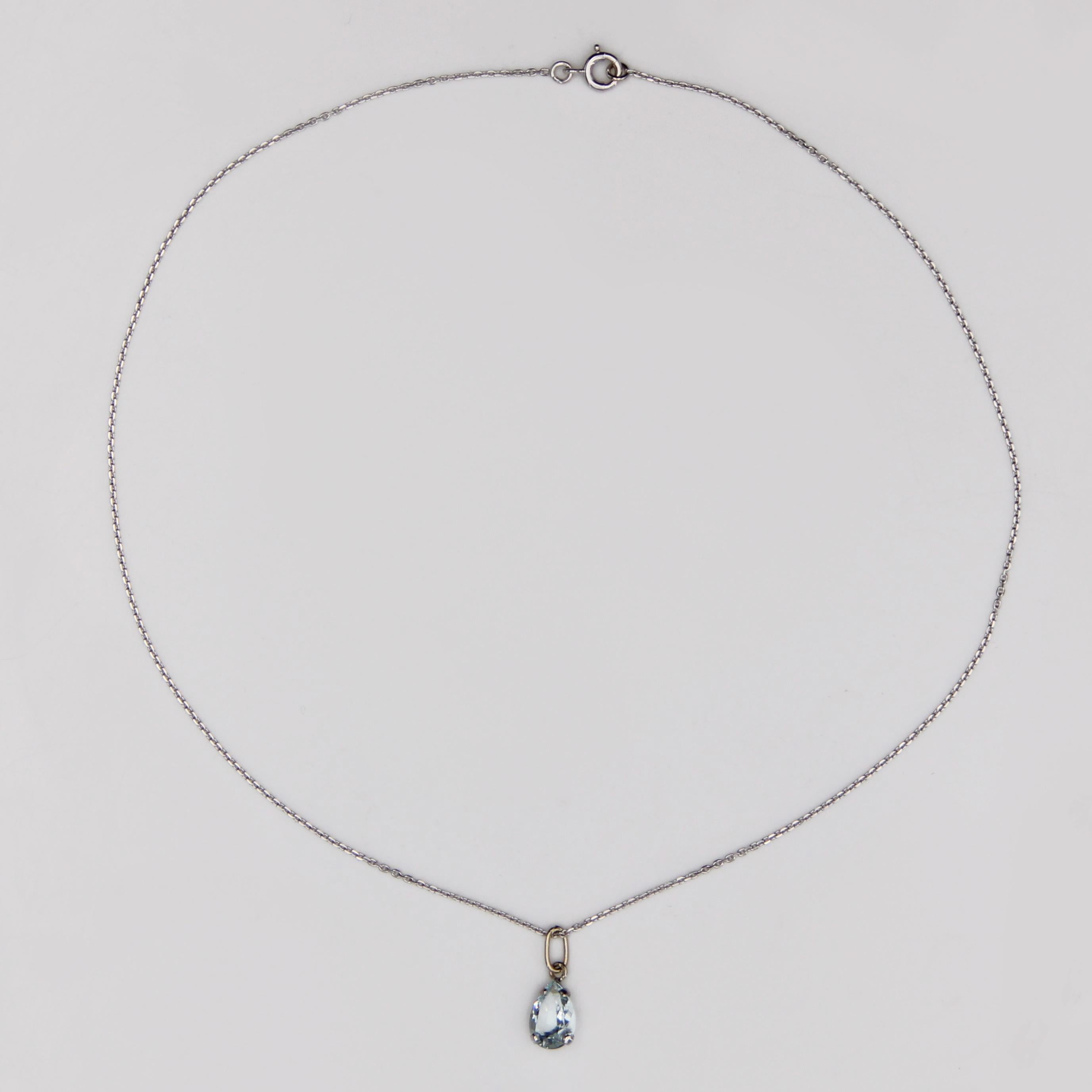 Modern Second-Hand Aquamarine 18 Karat White Gold Pendant Necklace In Good Condition For Sale In Poitiers, FR