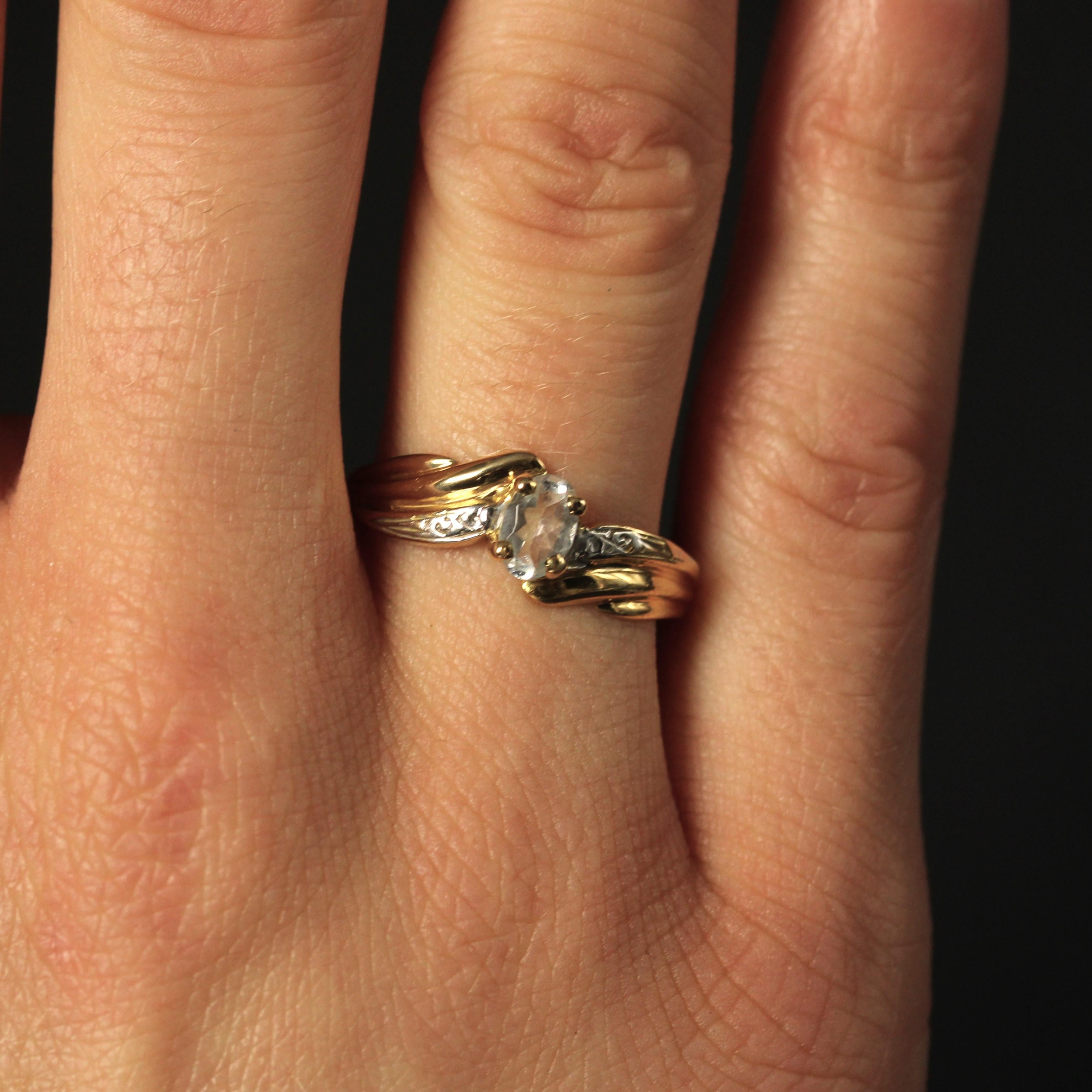 Modern Second-Hand Aquamarine 18 Karat Yellow Gold Ring For Sale 1