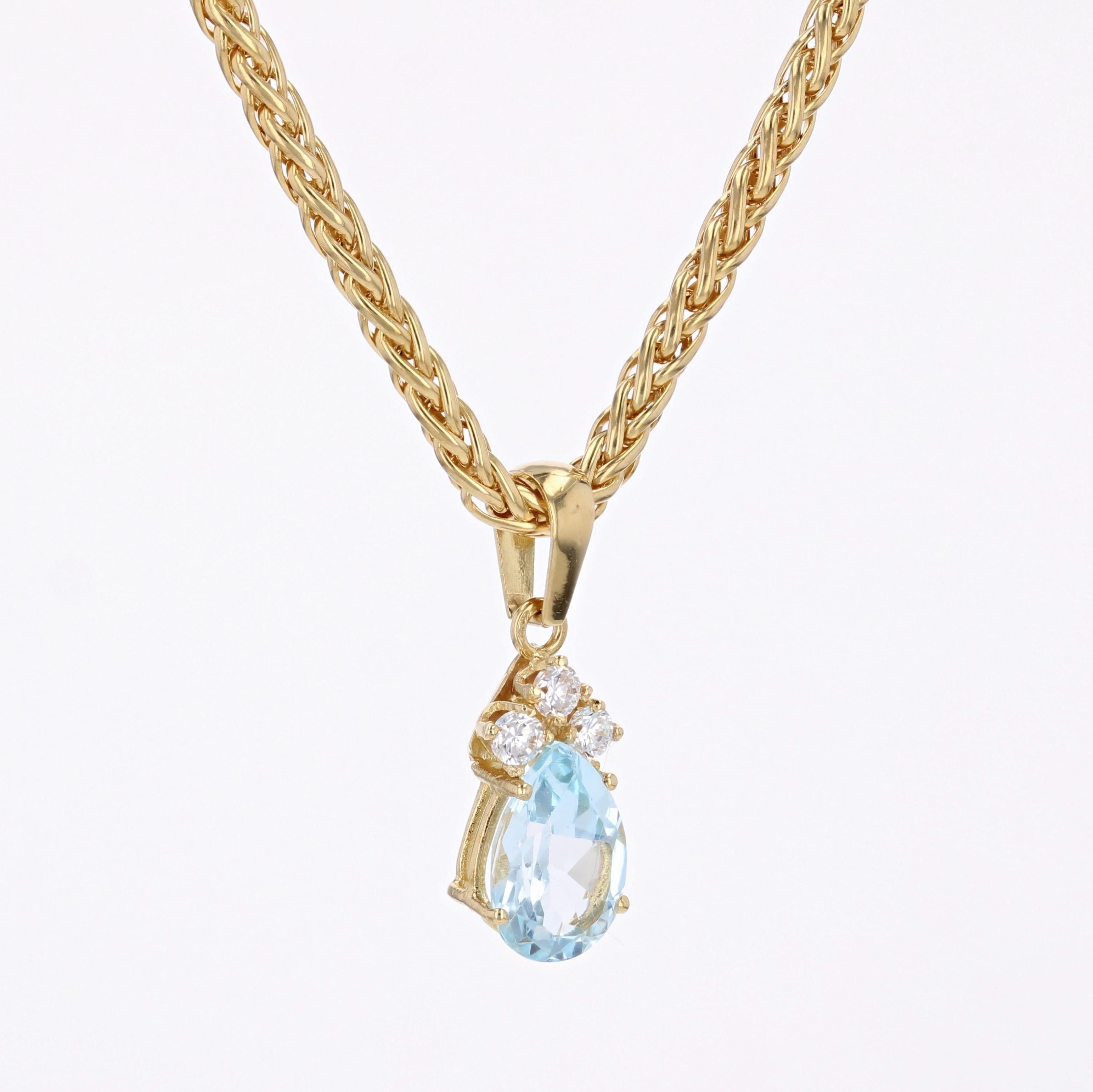 Women's Modern Second-Hand Aquamarine Diamonds 18 Karat Yellow Gold Pendant Necklace For Sale