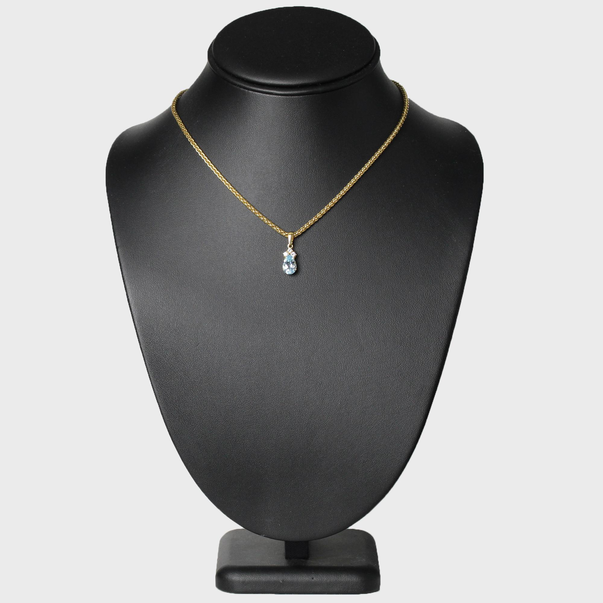 Modern Second-Hand Aquamarine Diamonds 18 Karat Yellow Gold Pendant Necklace For Sale 2