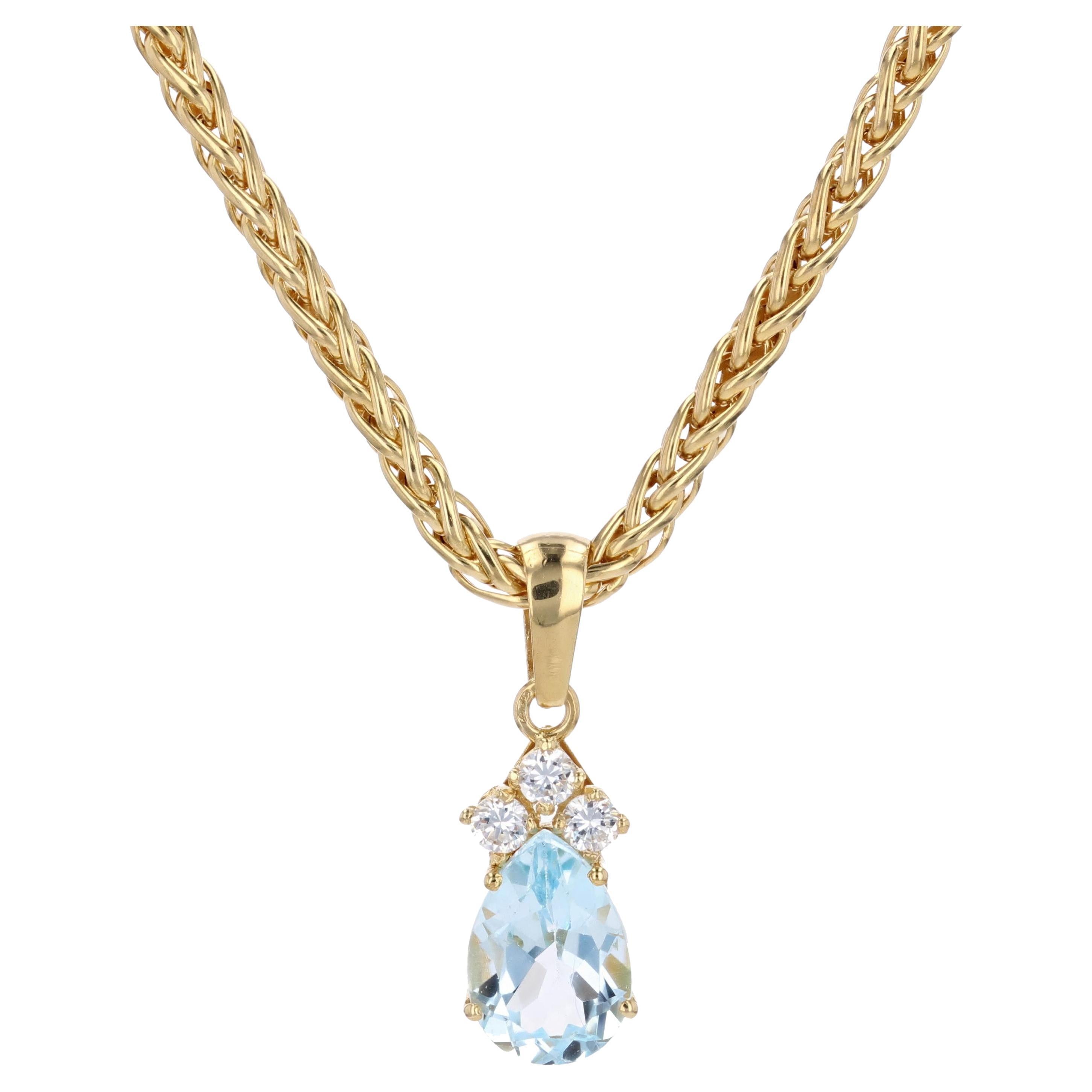 Modern Second-Hand Aquamarine Diamonds 18 Karat Yellow Gold Pendant Necklace
